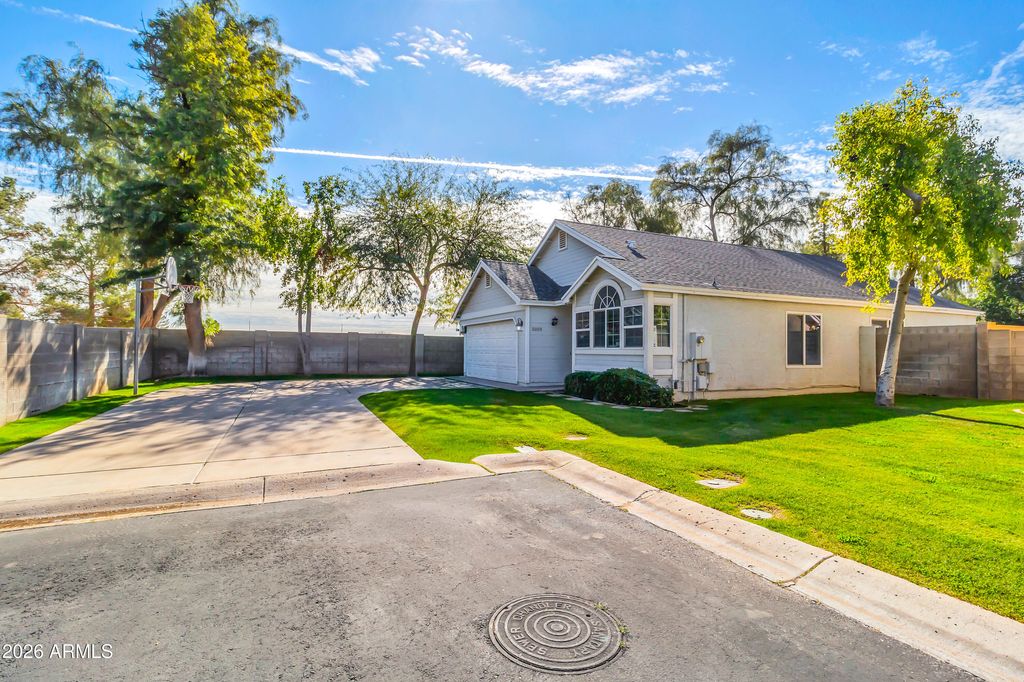 Photo of 5059 W Chicago Circle S, Chandler, AZ 85226 (MLS # 6973284)