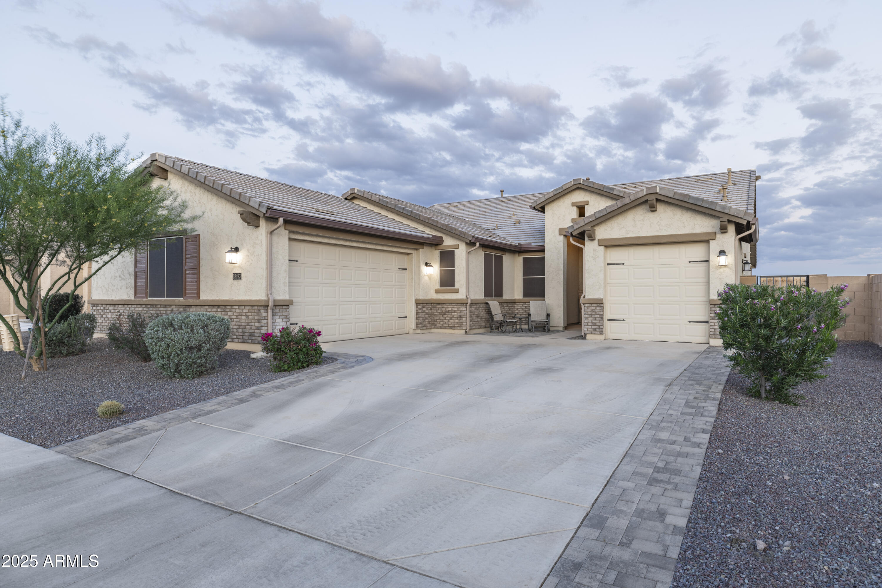 18493 W HIDDENVIEW Drive
