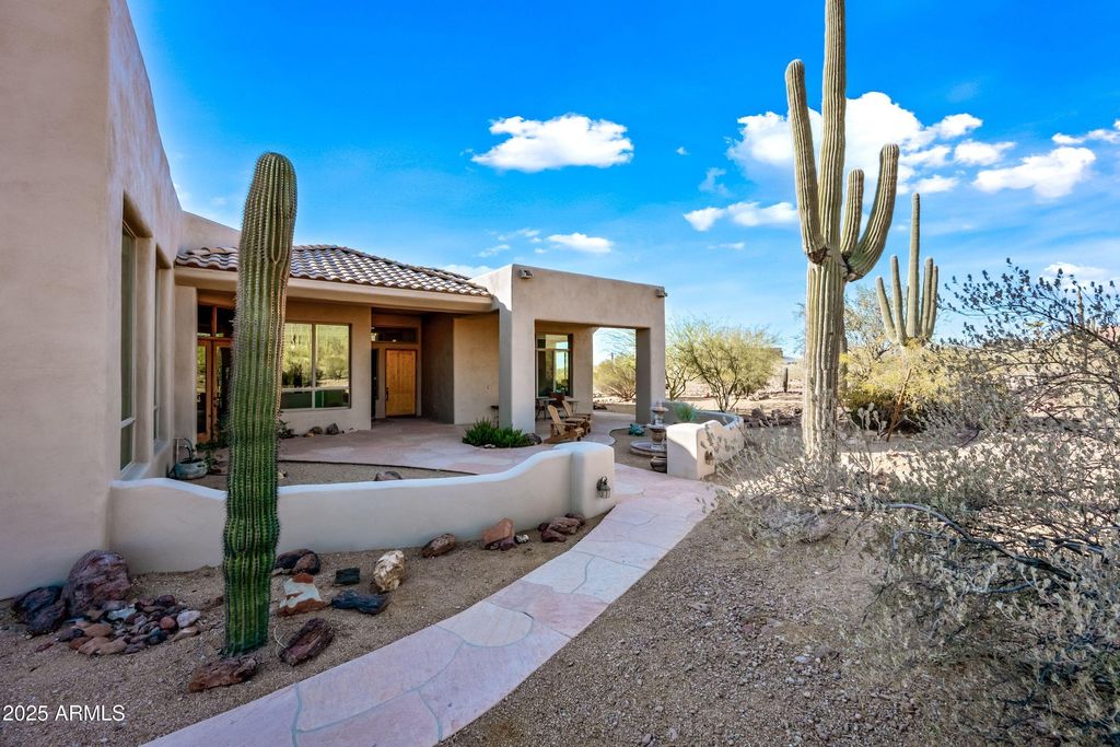 Photo of 148 N La Barge Road, Apache Junction, AZ 85119 (MLS # 6964417)