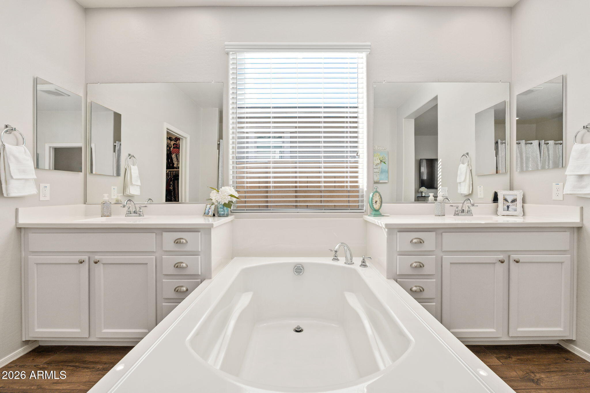 23108 E VIA DEL ORO --