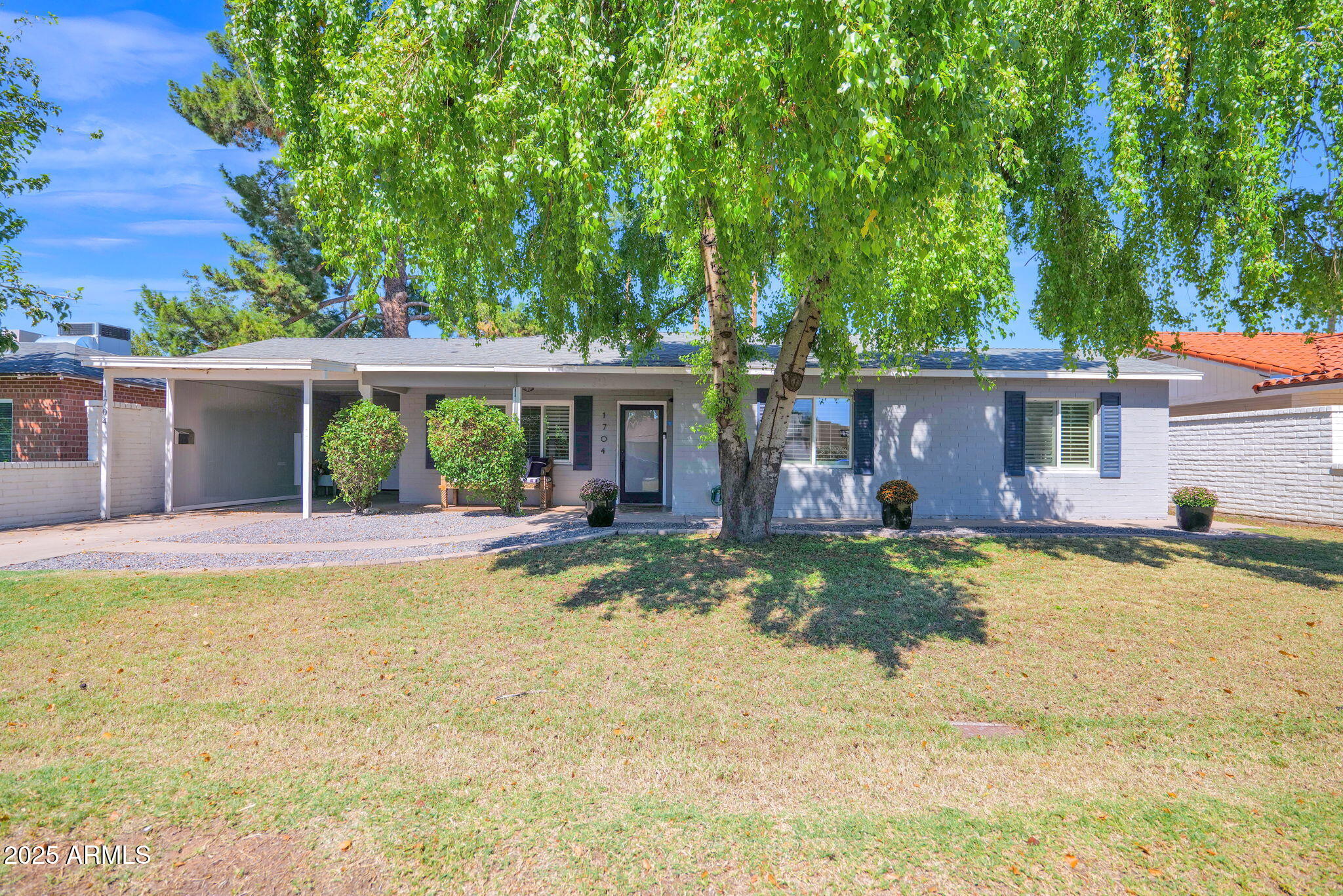 1704 E SOLANO Drive
