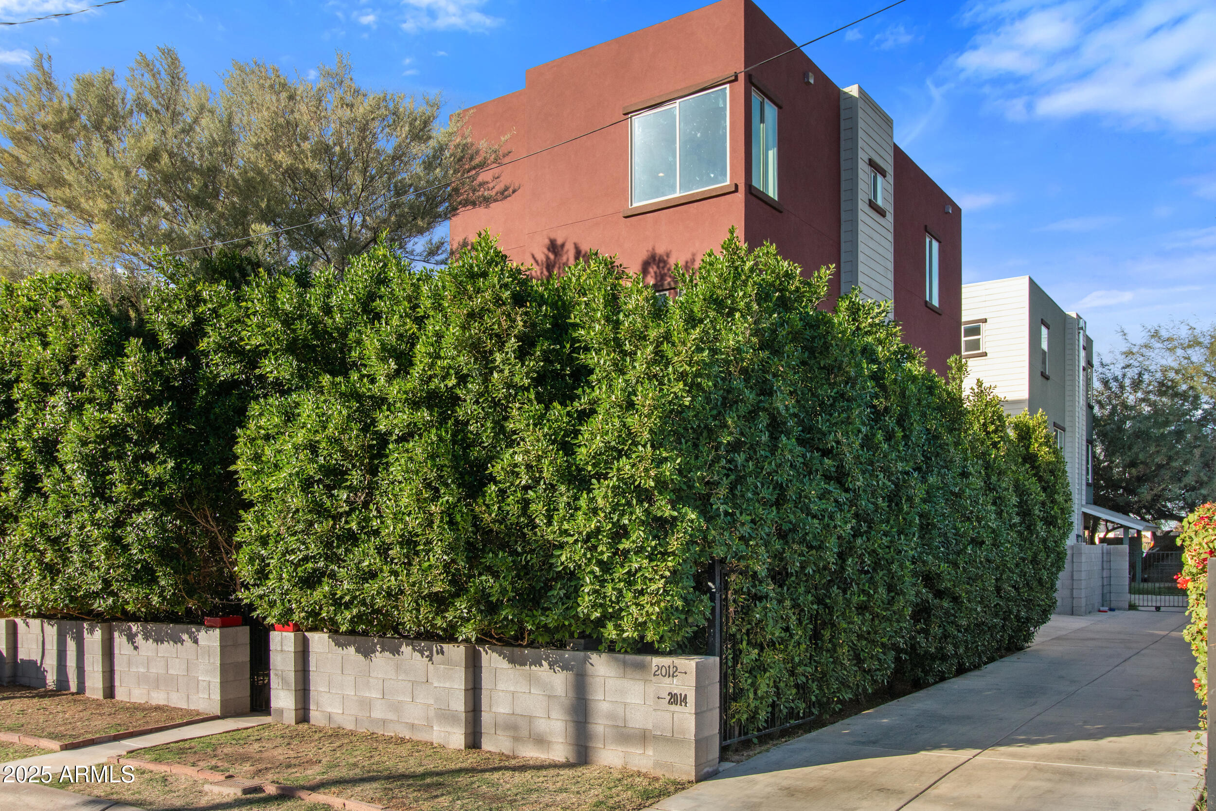 2014 W LAWRENCE Road