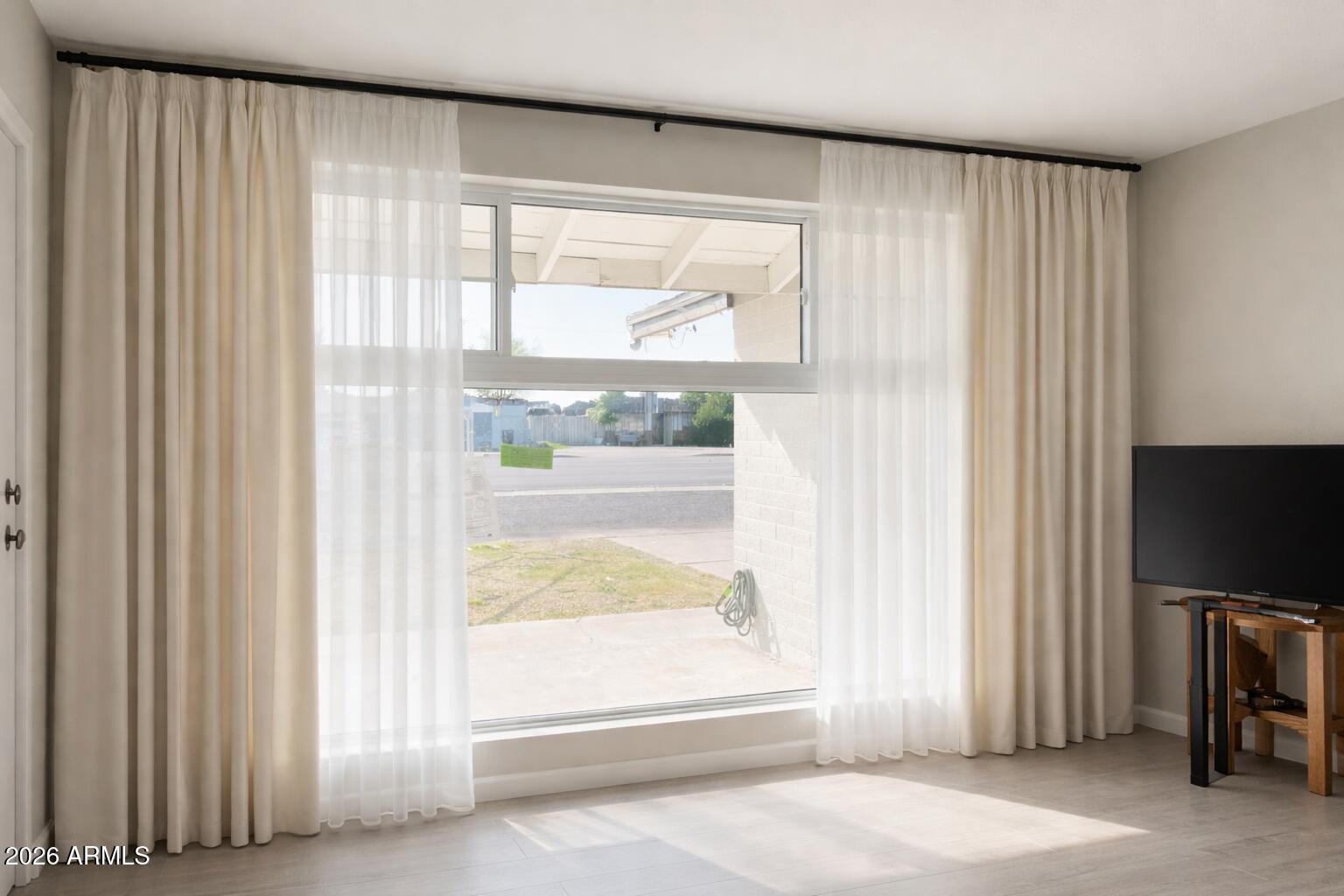 3702 W GLENDALE Avenue