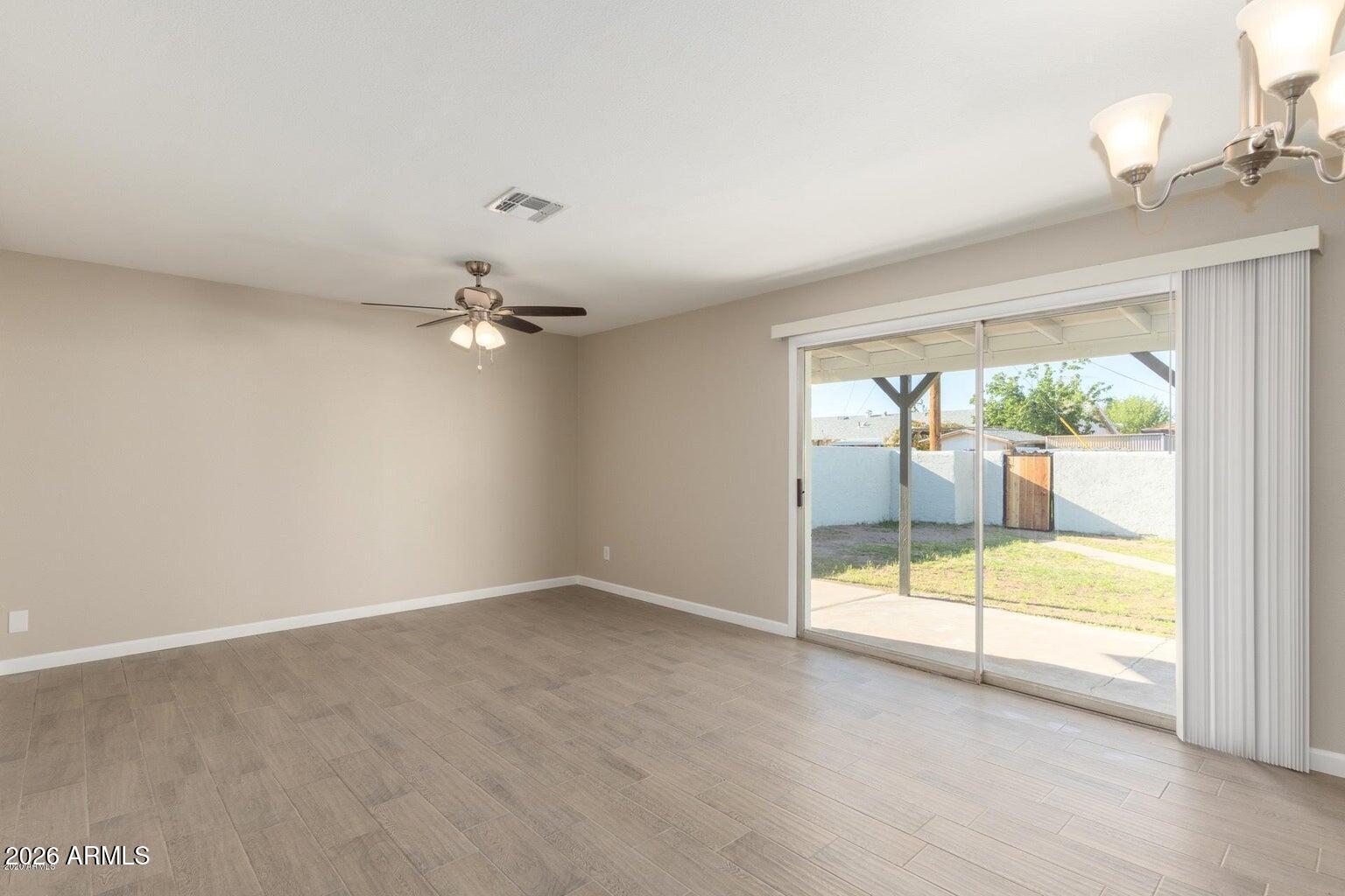 3702 W GLENDALE Avenue