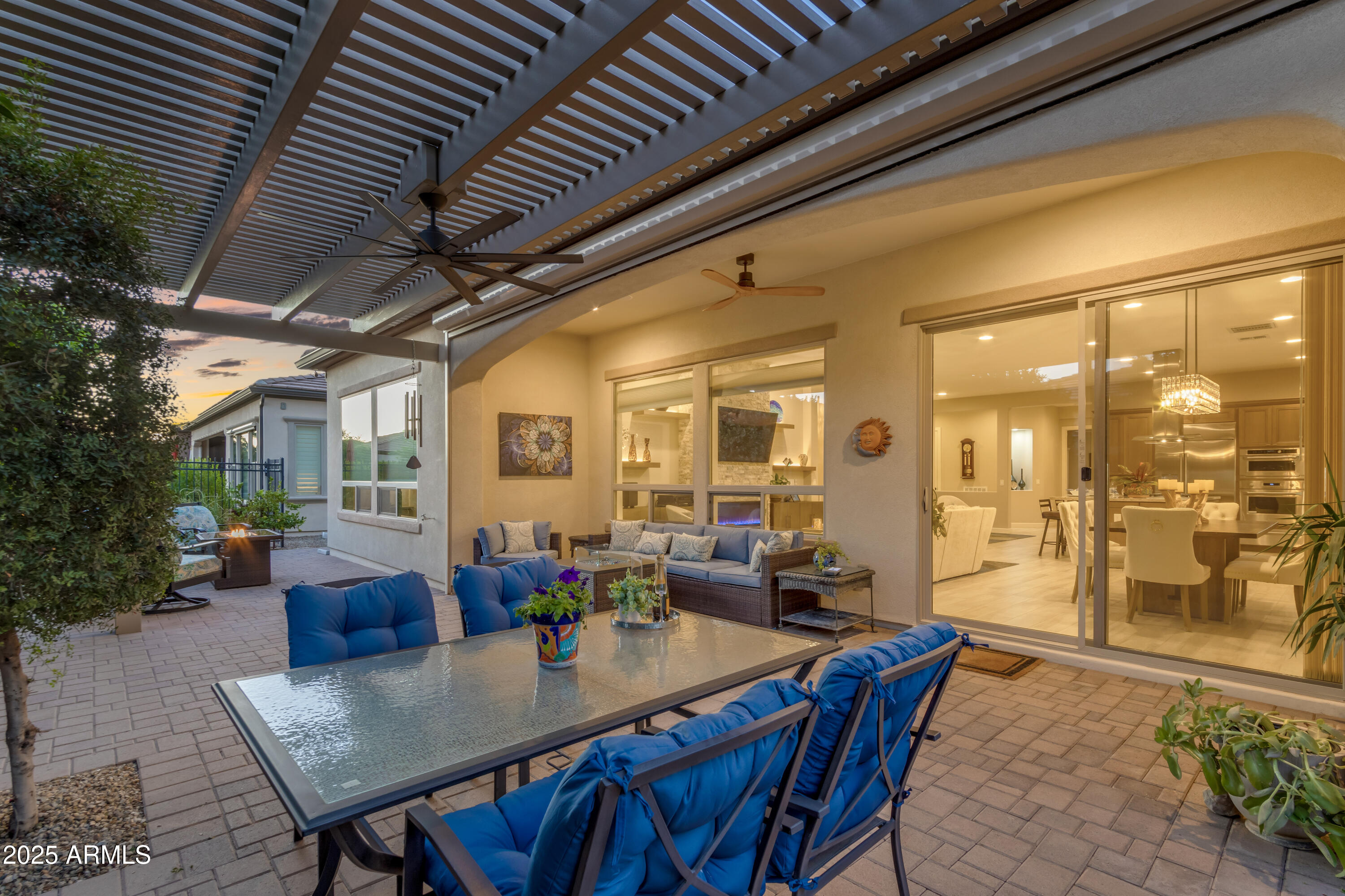 829 E SNOWY FARM Drive