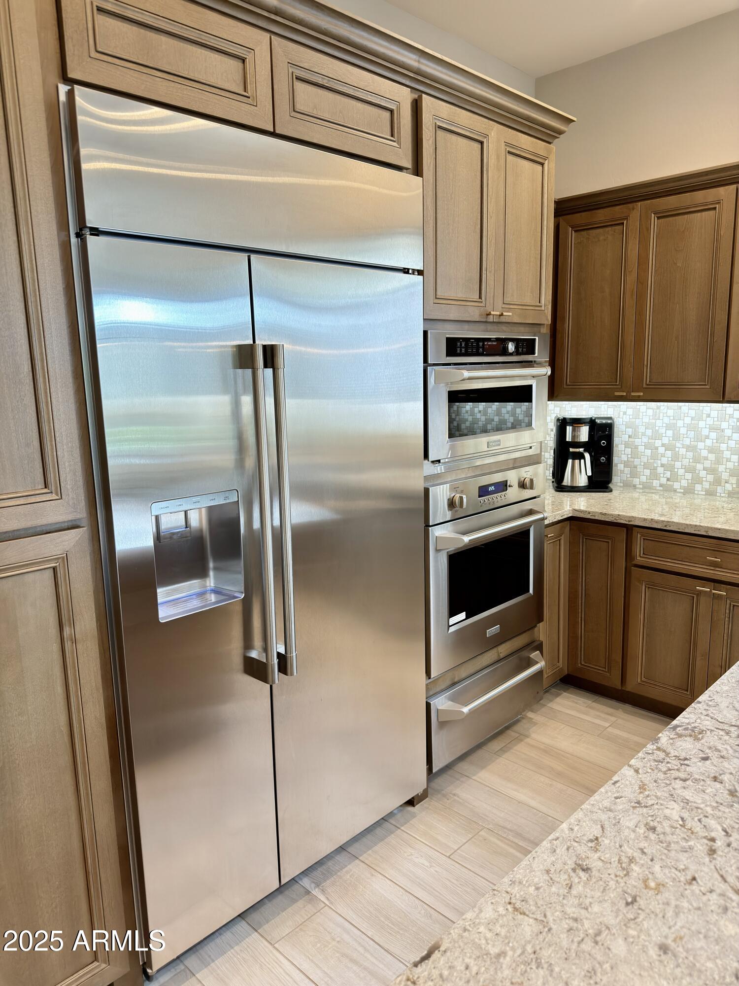 829 E SNOWY FARM Drive