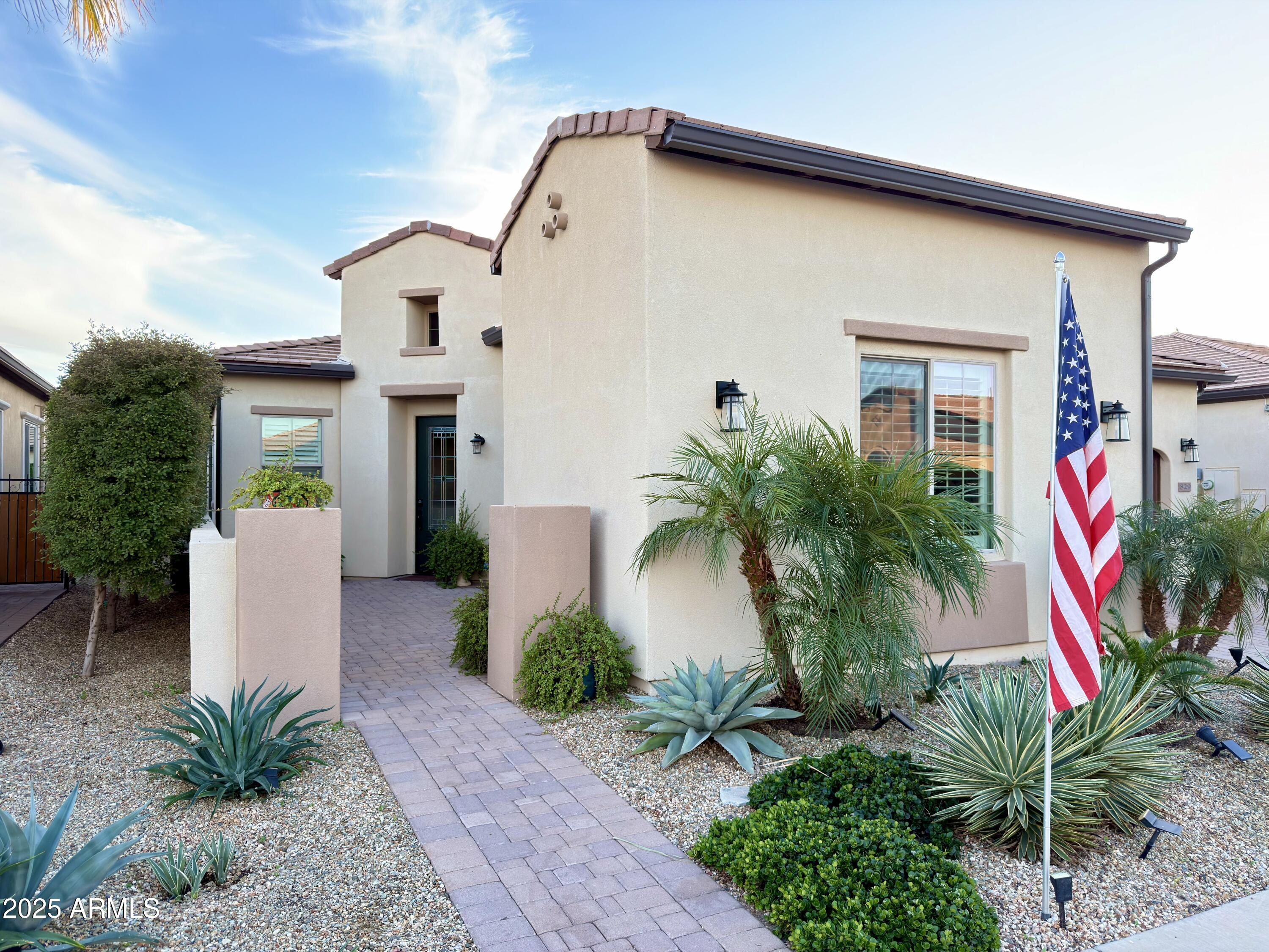 829 E SNOWY FARM Drive