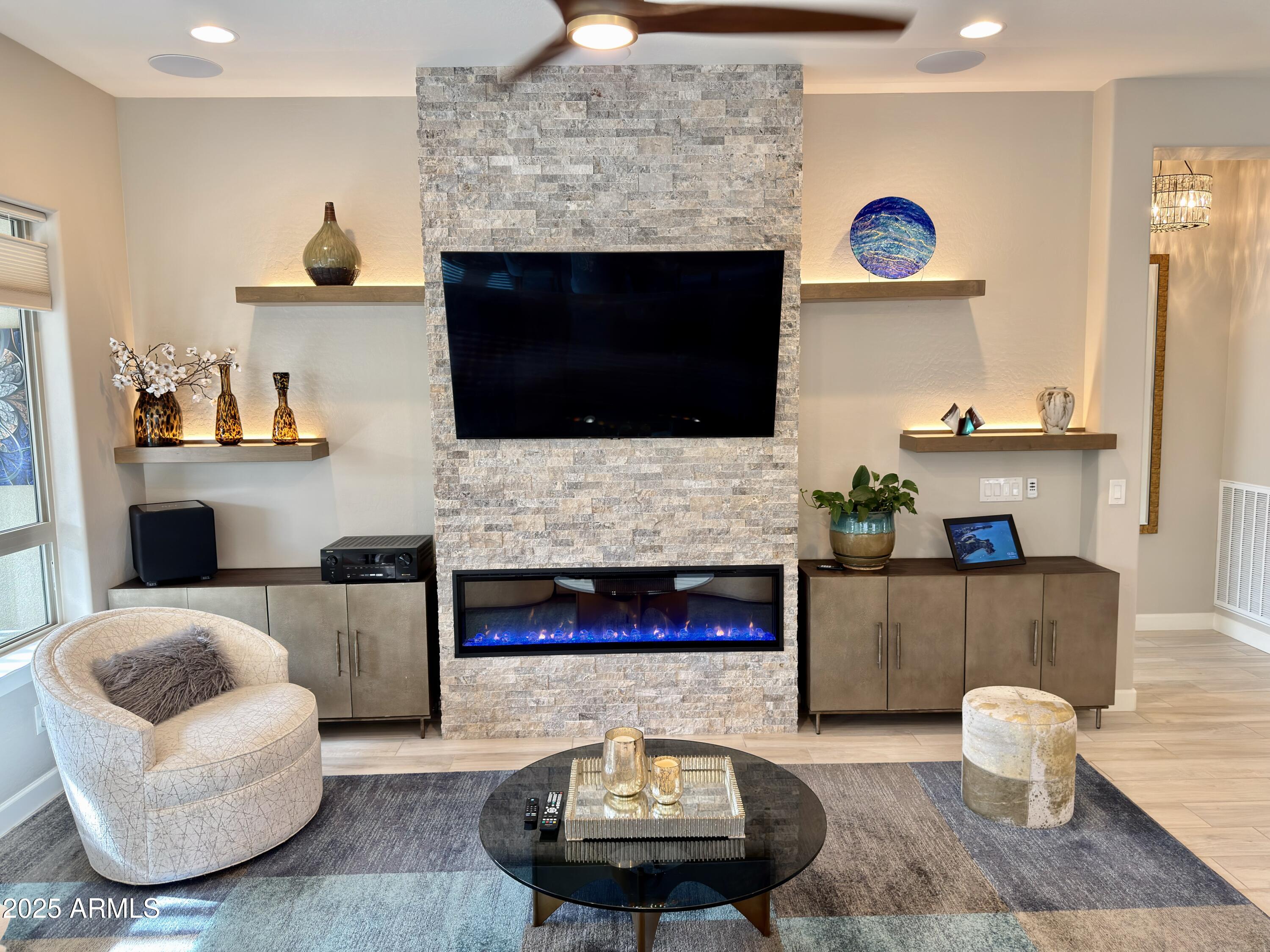 829 E SNOWY FARM Drive