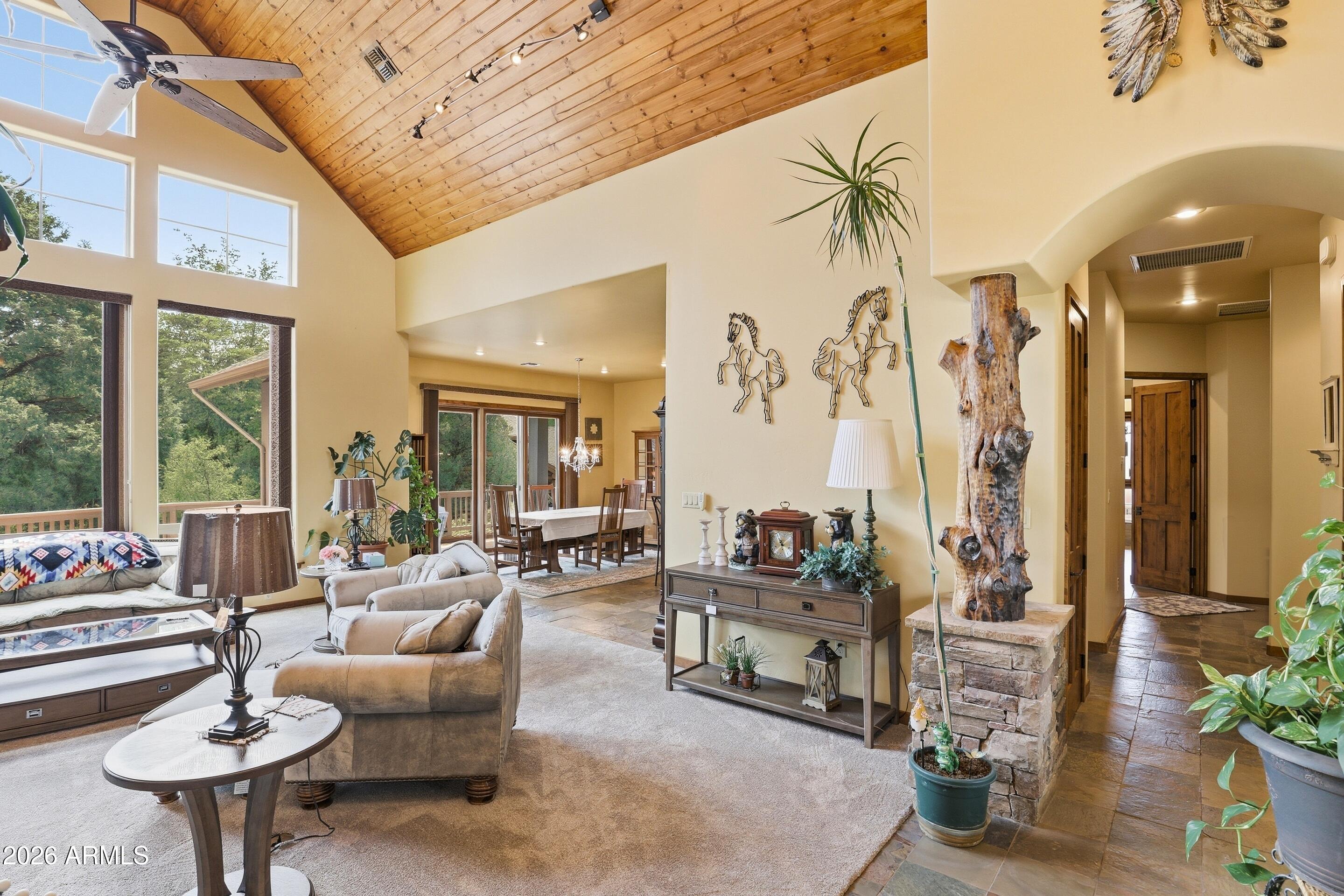 703 N GRAPEVINE Drive