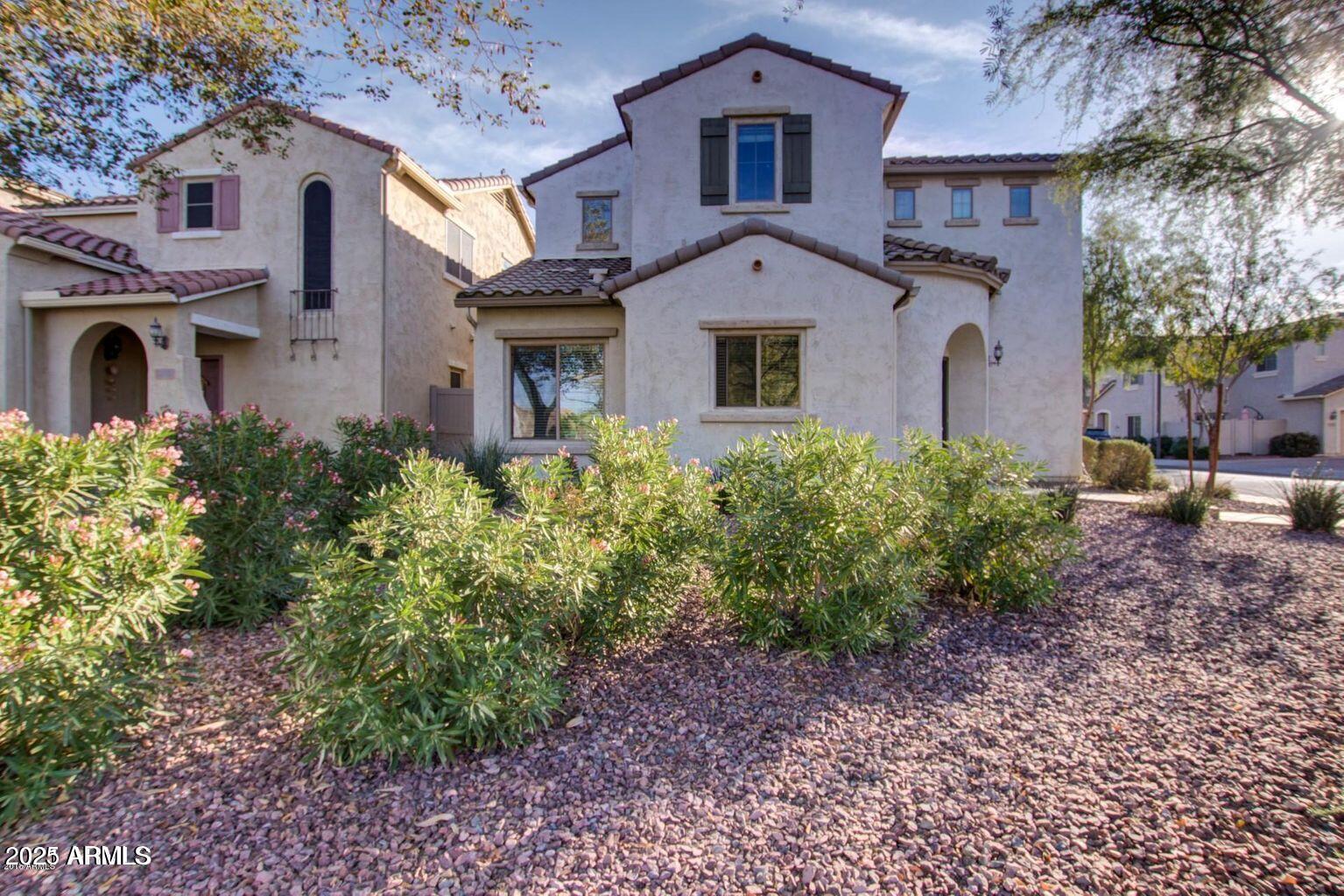 2216 W LE MARCHE Avenue