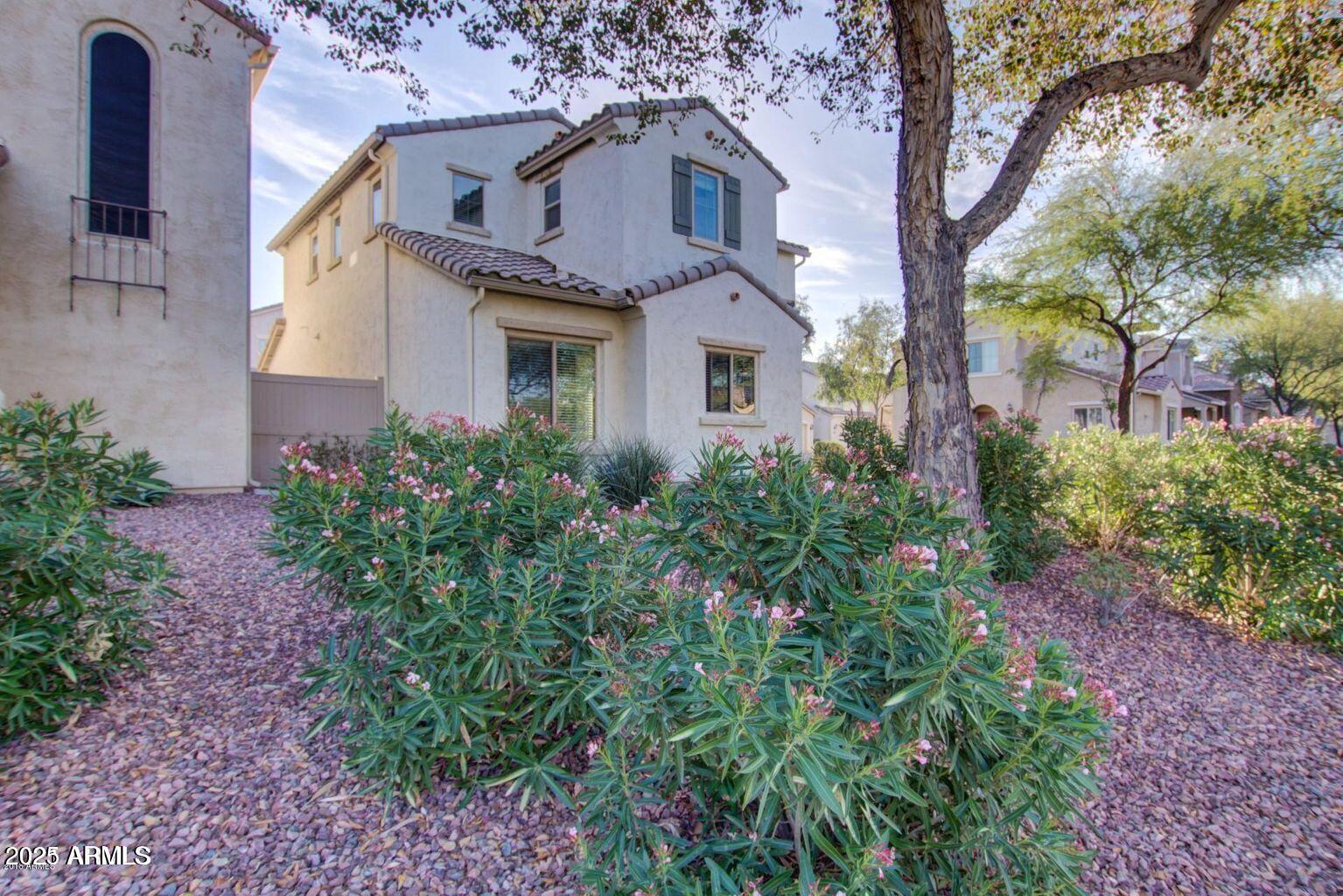 2216 W LE MARCHE Avenue