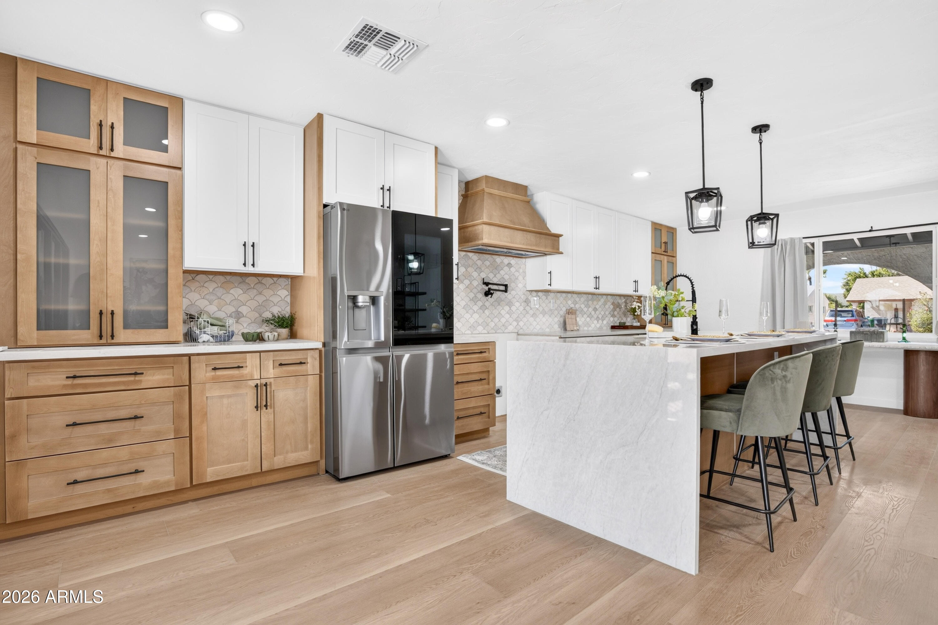 1433 W 1ST Street