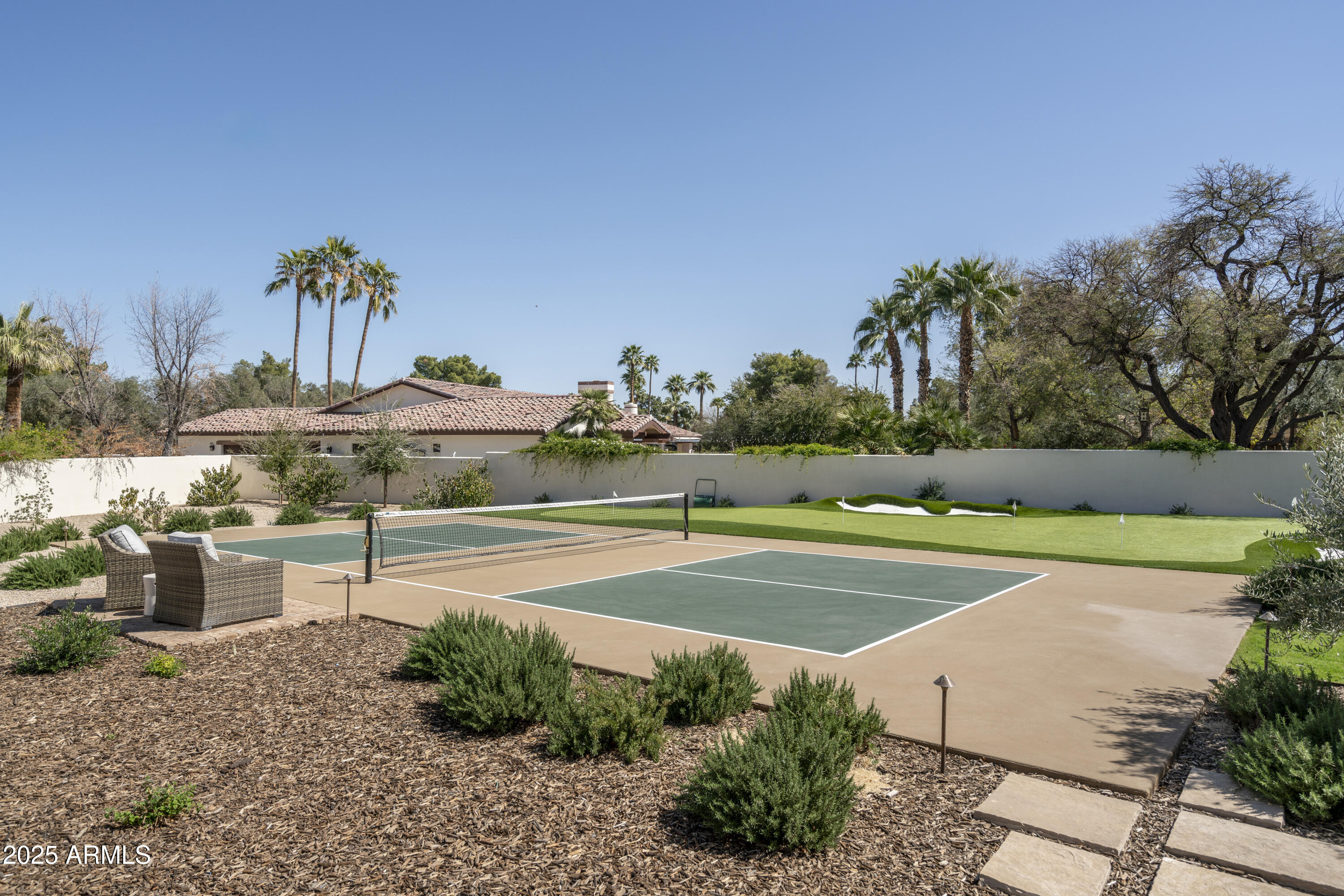 8817 N 58th Place