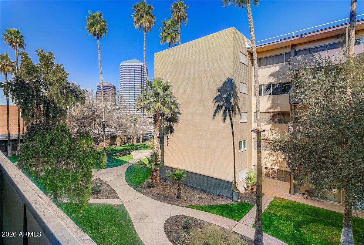 349 E THOMAS Road E302