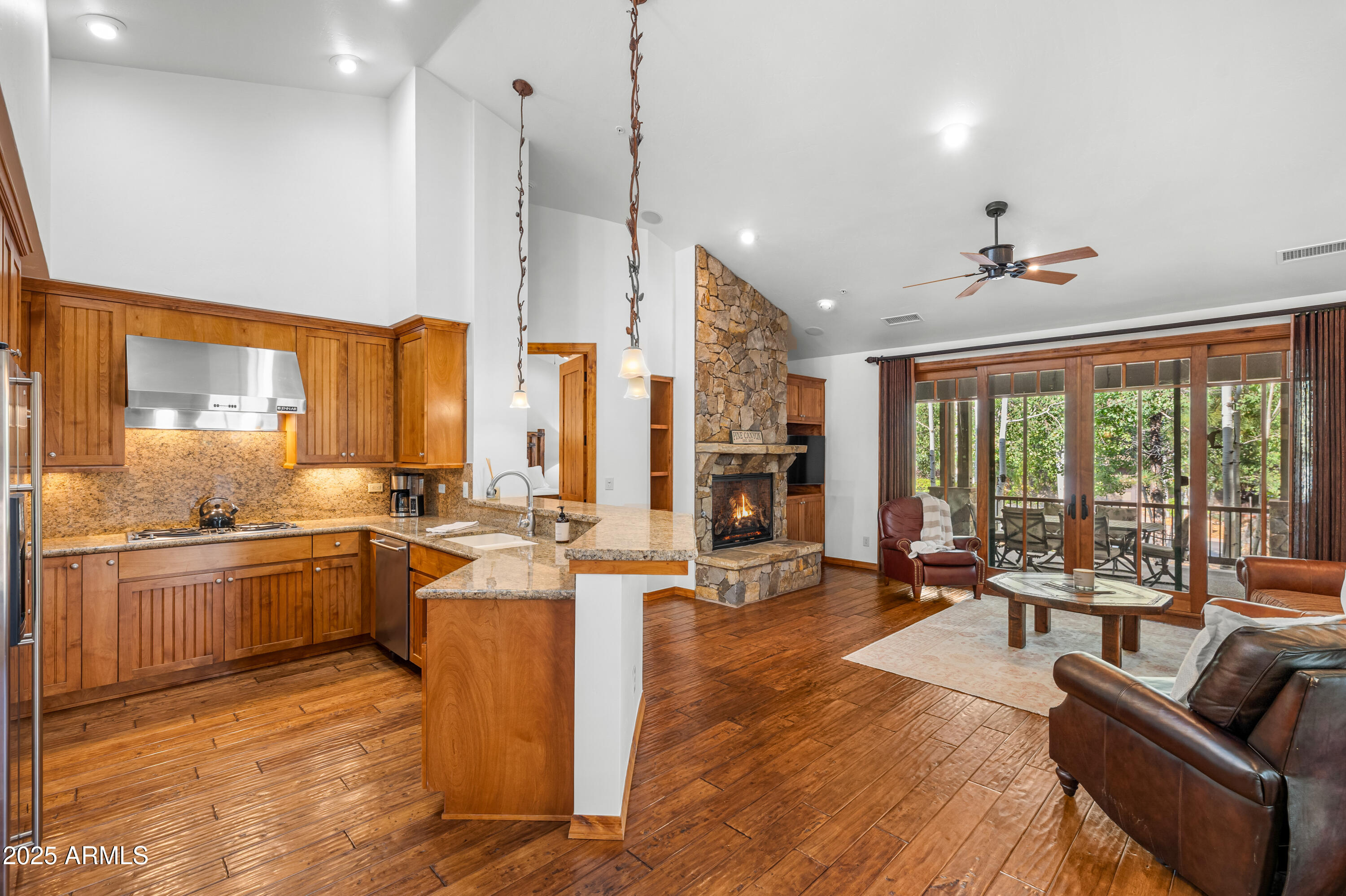 1515 E CASTLE HILLS Drive