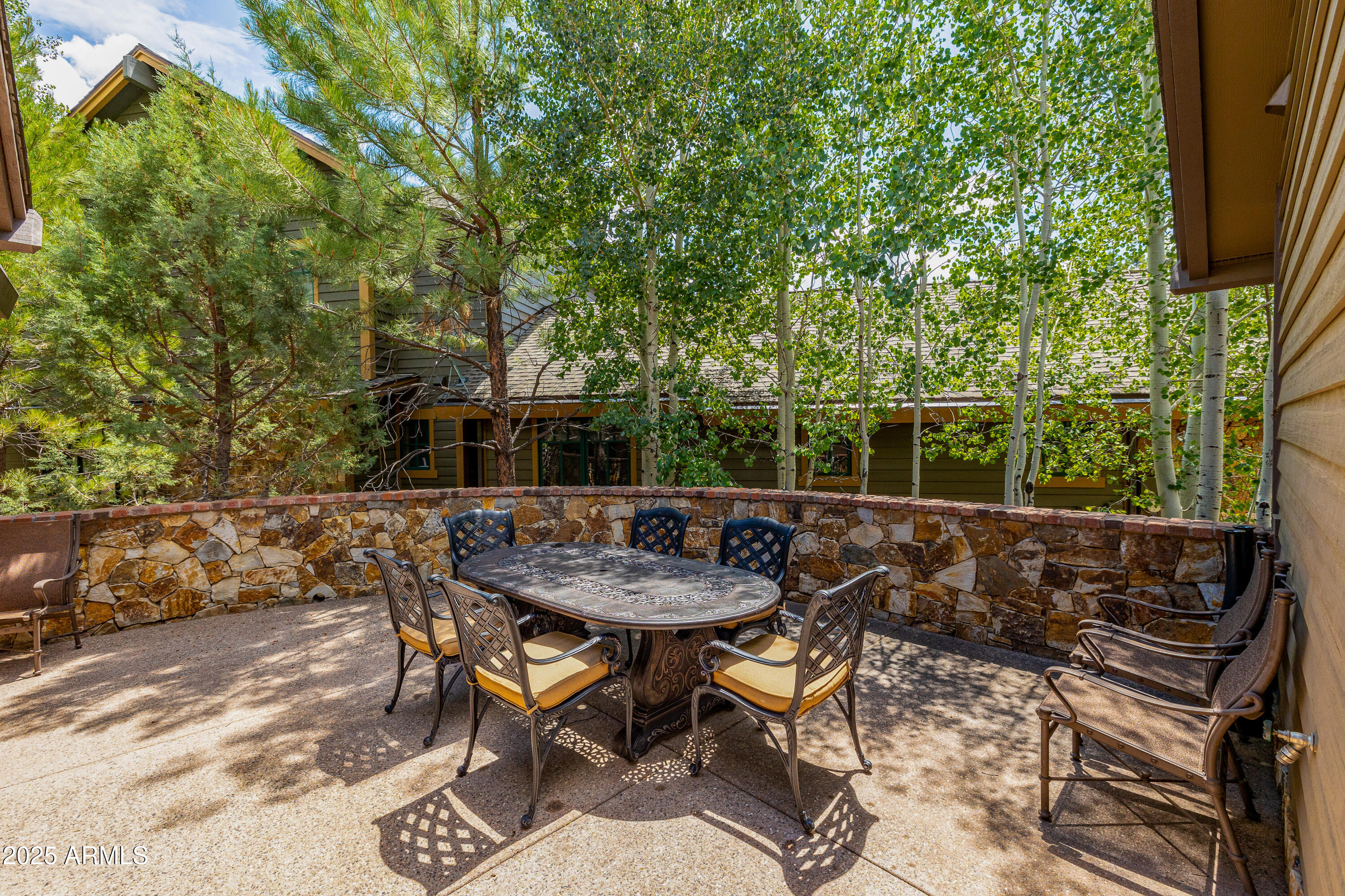 1515 E CASTLE HILLS Drive