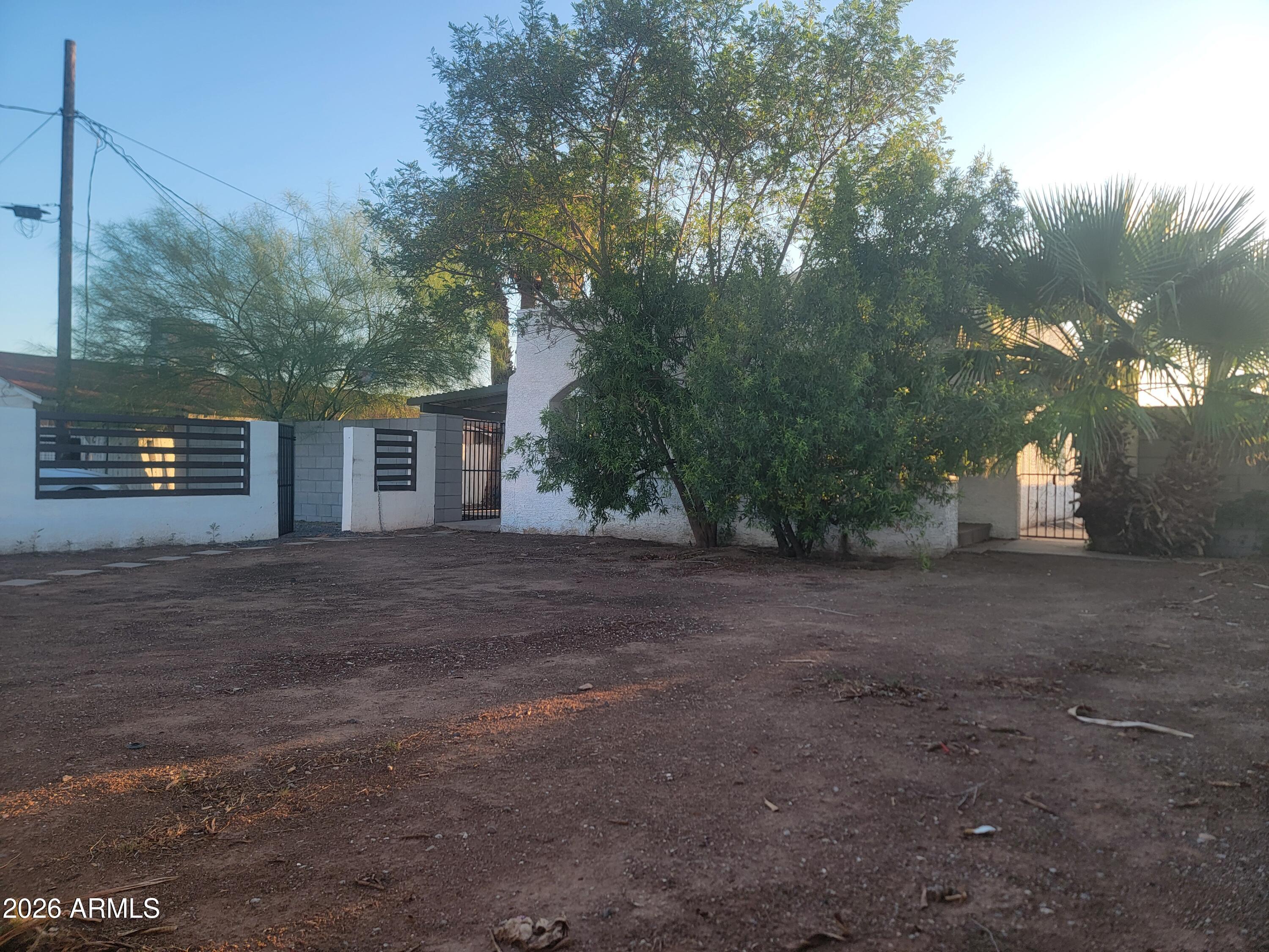 2102 N 26TH Place