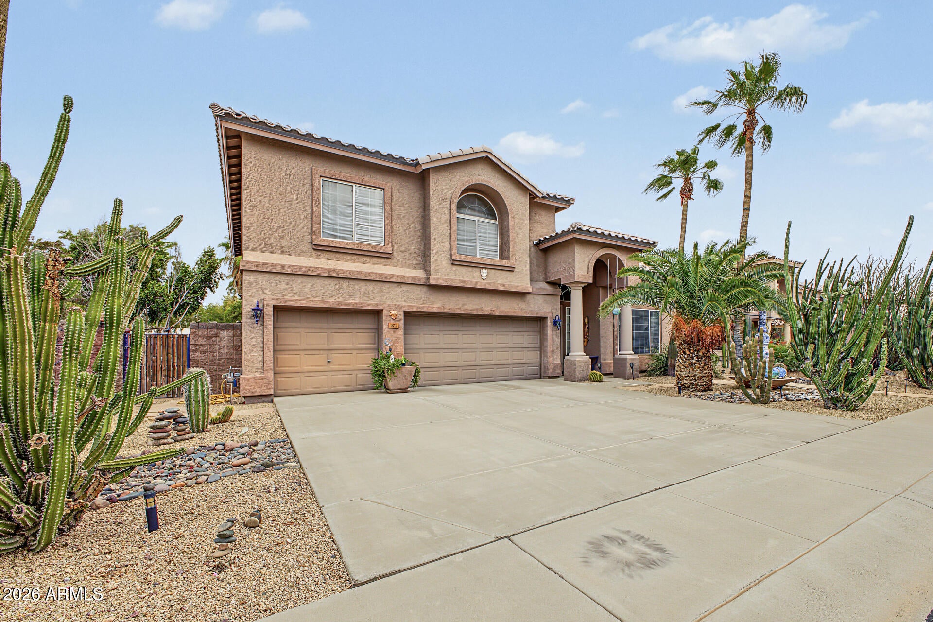 371 N CARRIAGE Lane