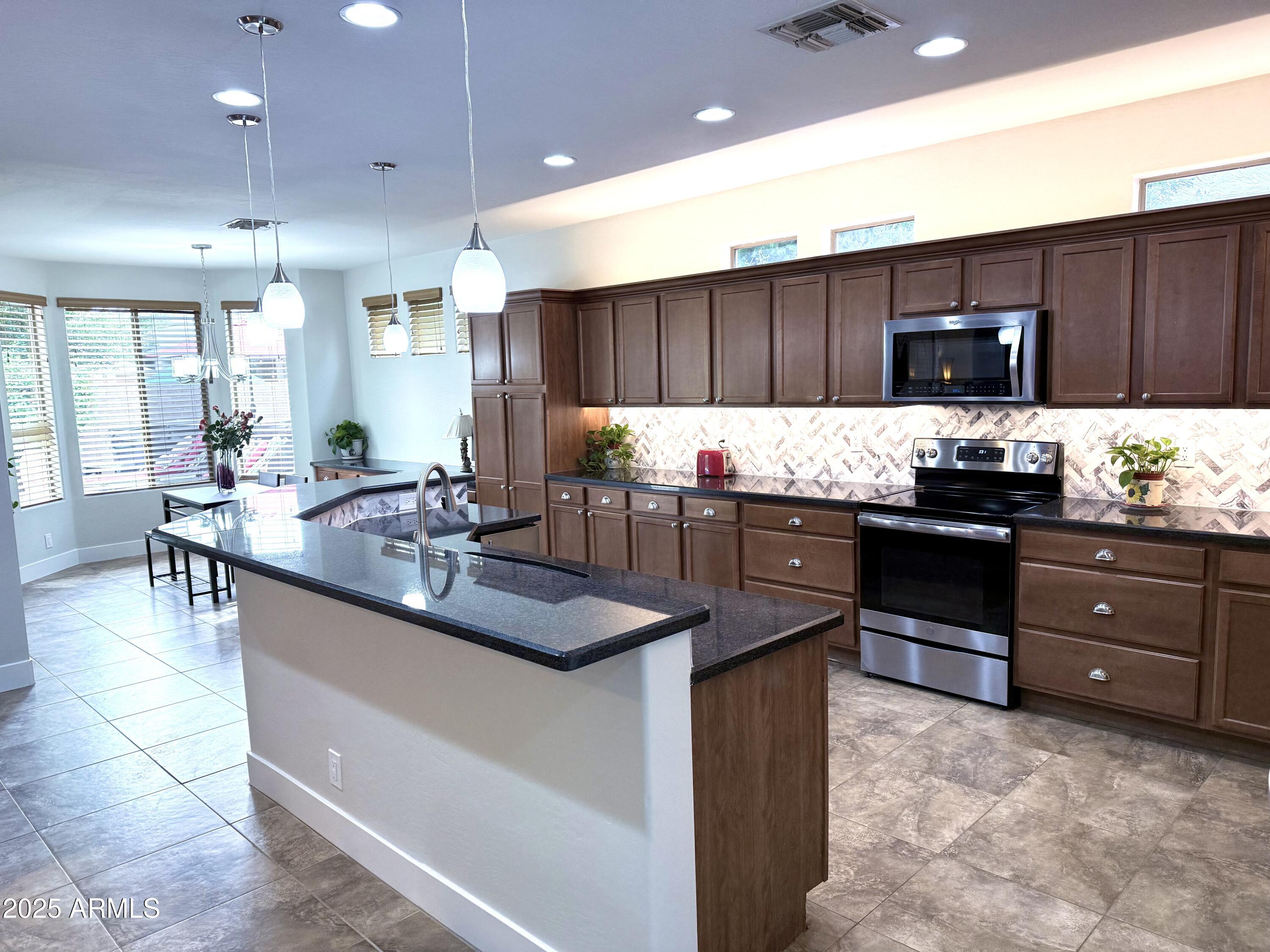883 E GEMINI Place