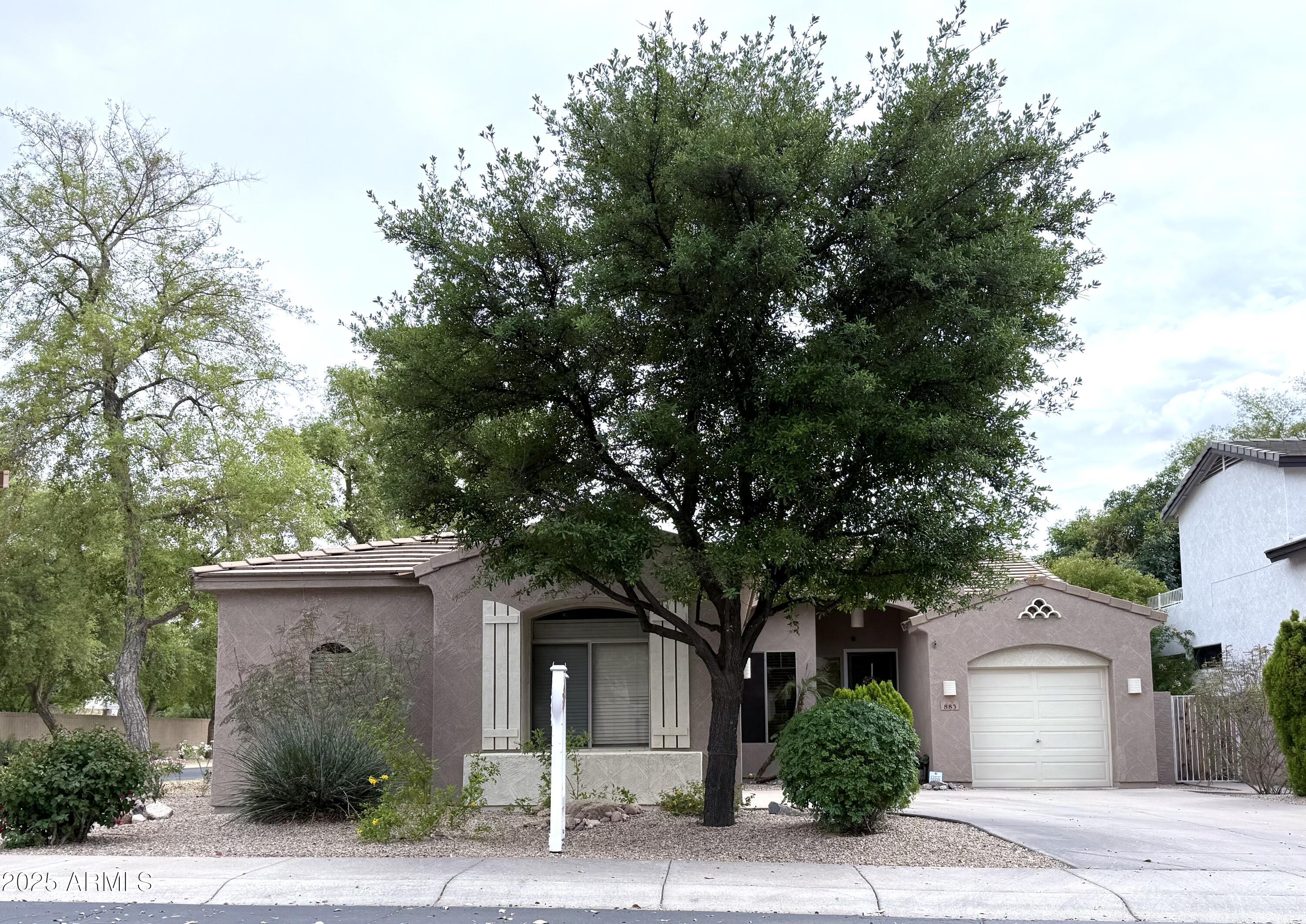 883 E GEMINI Place