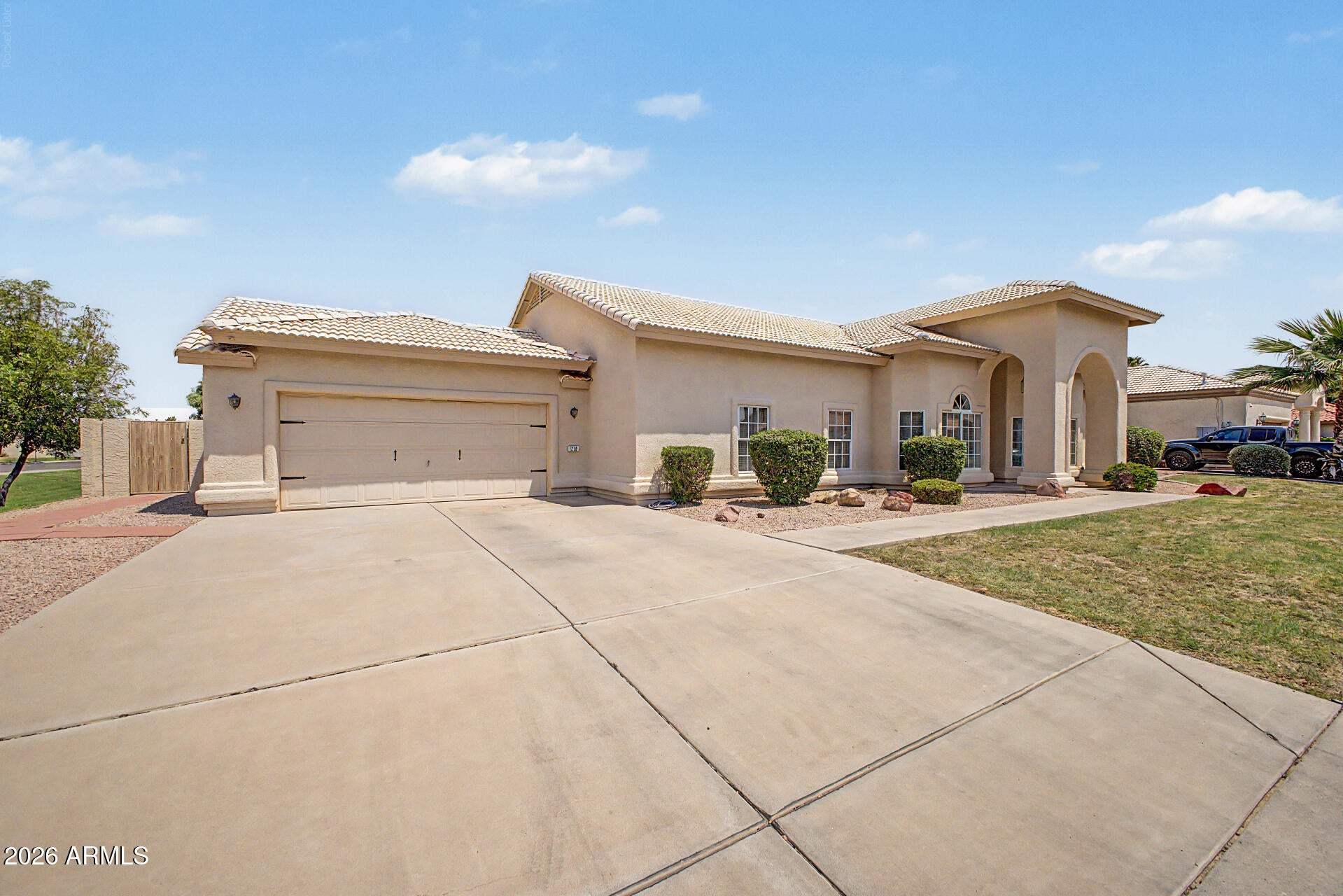 1210 E CLEARVIEW Drive