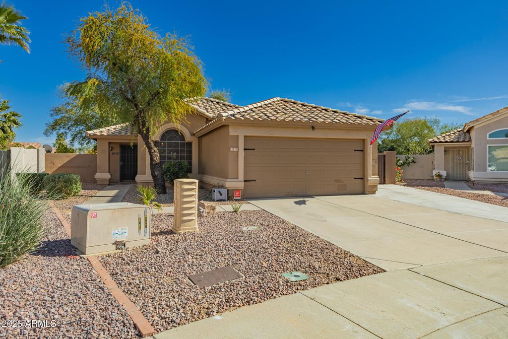 Photo of 21911 N 74th Drive, Glendale, AZ 85310 (MLS # 6987399)