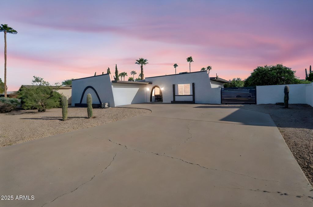 Photo of 2301 E Enrose Street, Mesa, AZ 85213 (MLS # 6933967)