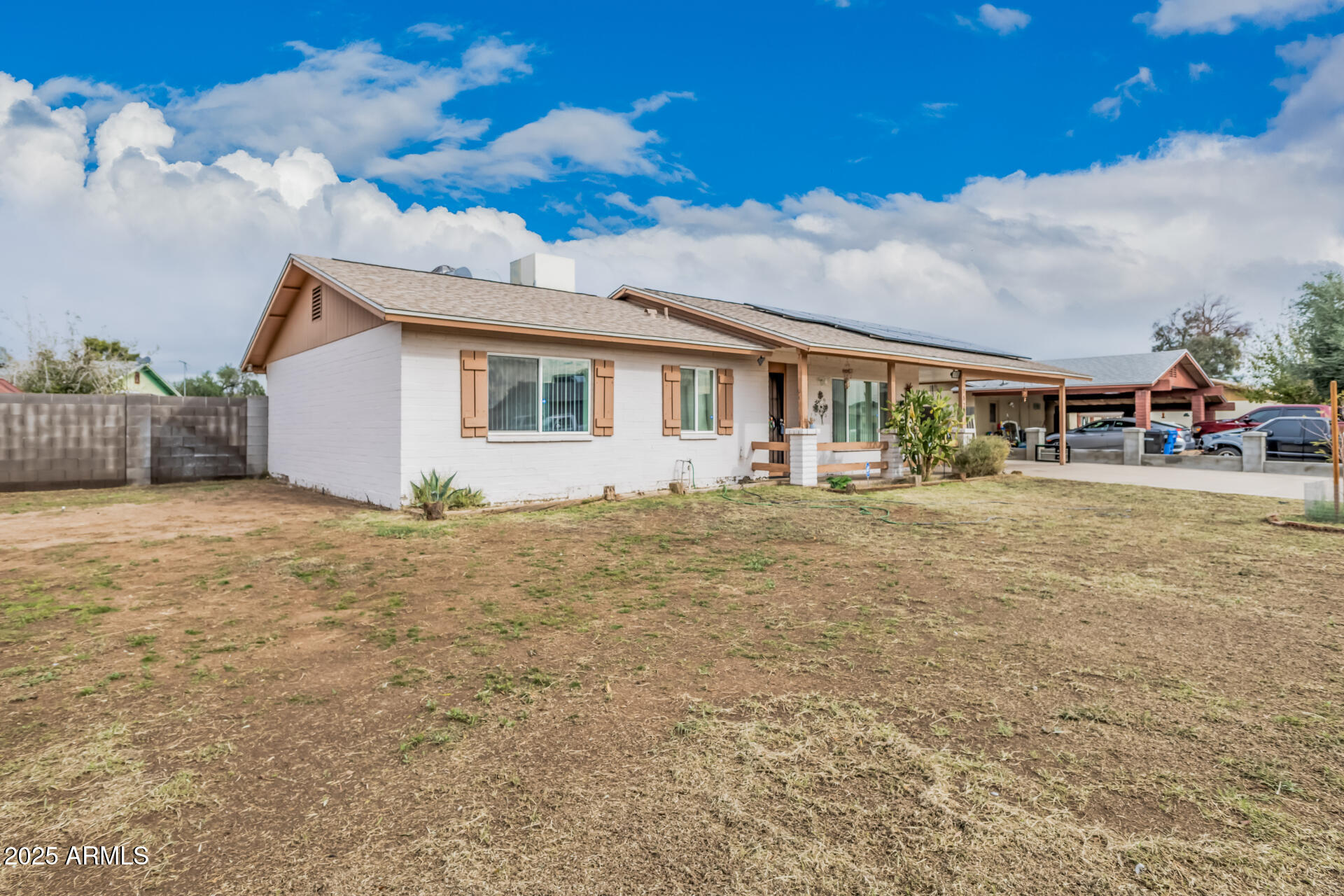 7520 W GLENROSA Avenue