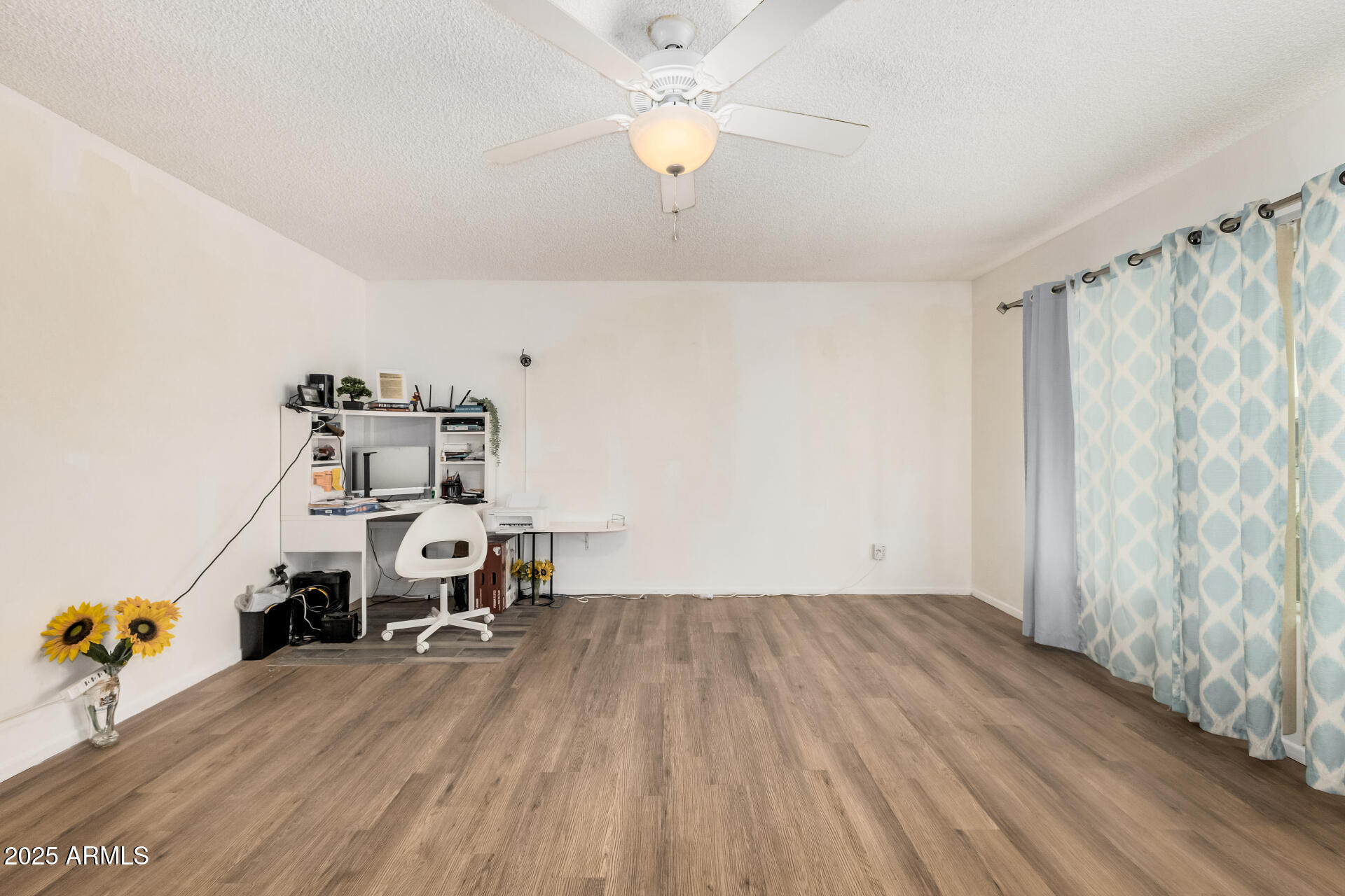 7520 W GLENROSA Avenue