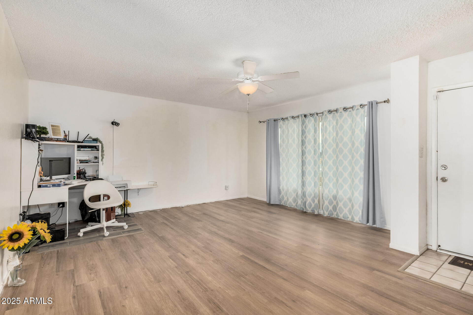 7520 W GLENROSA Avenue