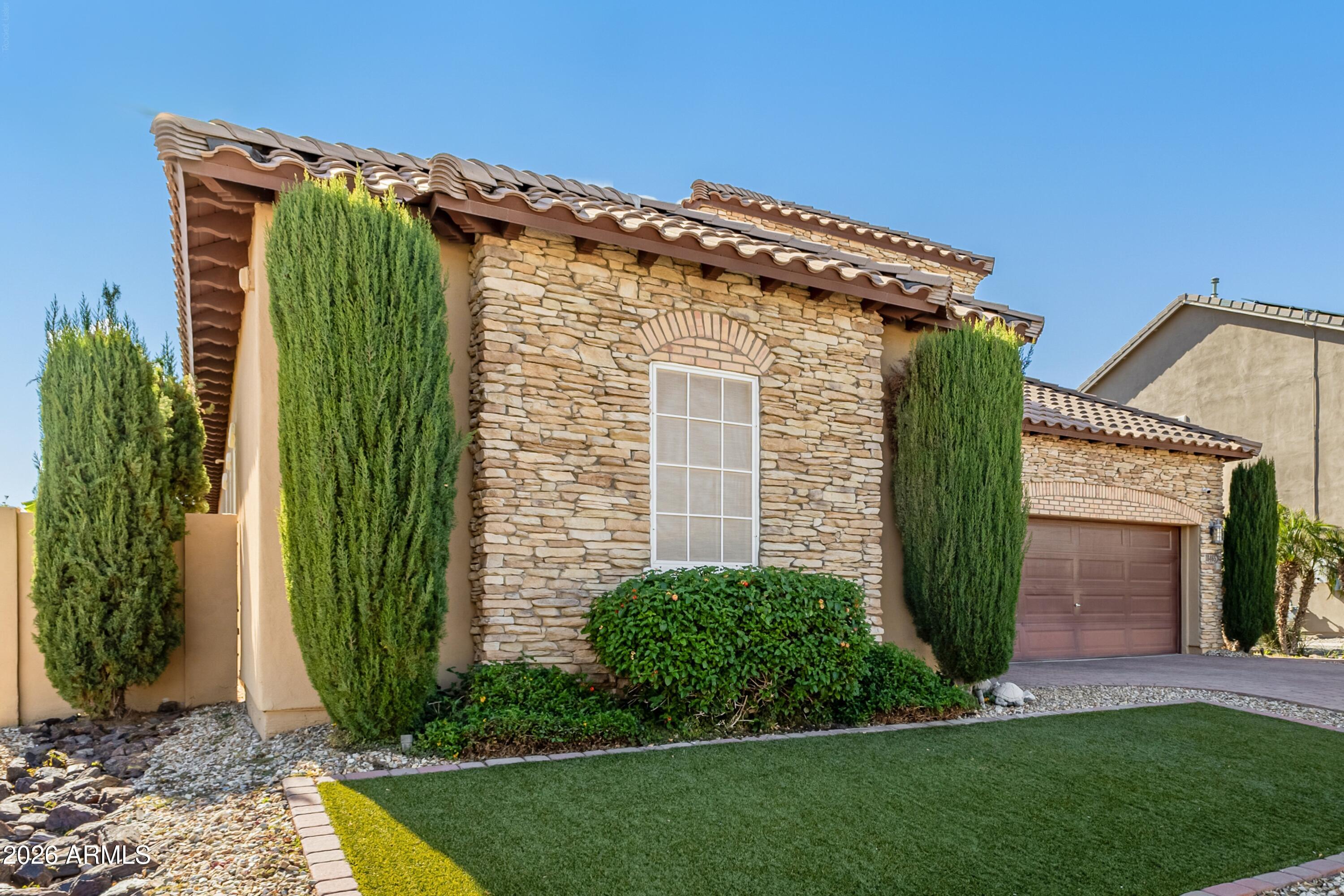 18465 W SUNNYSLOPE Lane