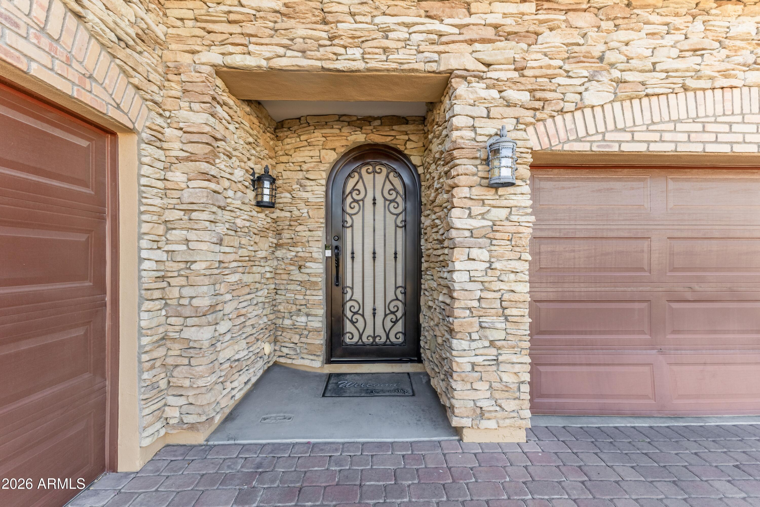 18465 W SUNNYSLOPE Lane