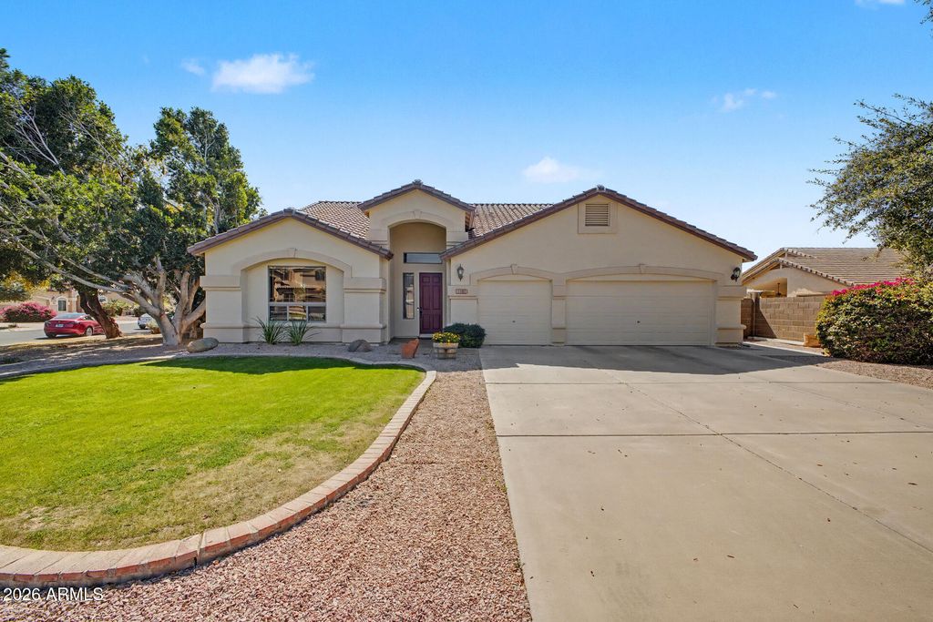 Photo of 1102 S Sandstone Street, Gilbert, AZ 85296 (MLS # 6994584)