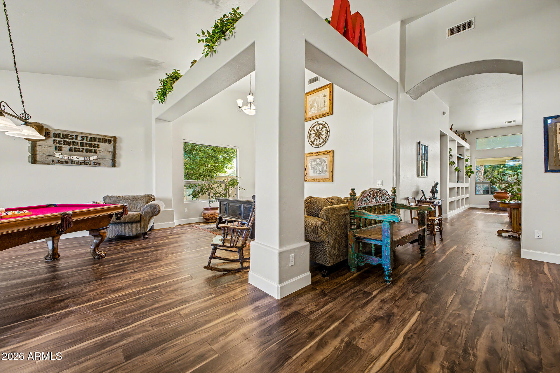 1102 S SANDSTONE Street