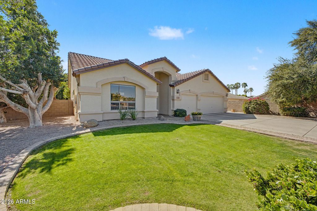 Photo of 1102 S Sandstone Street, Gilbert, AZ 85296 (MLS # 6994584)