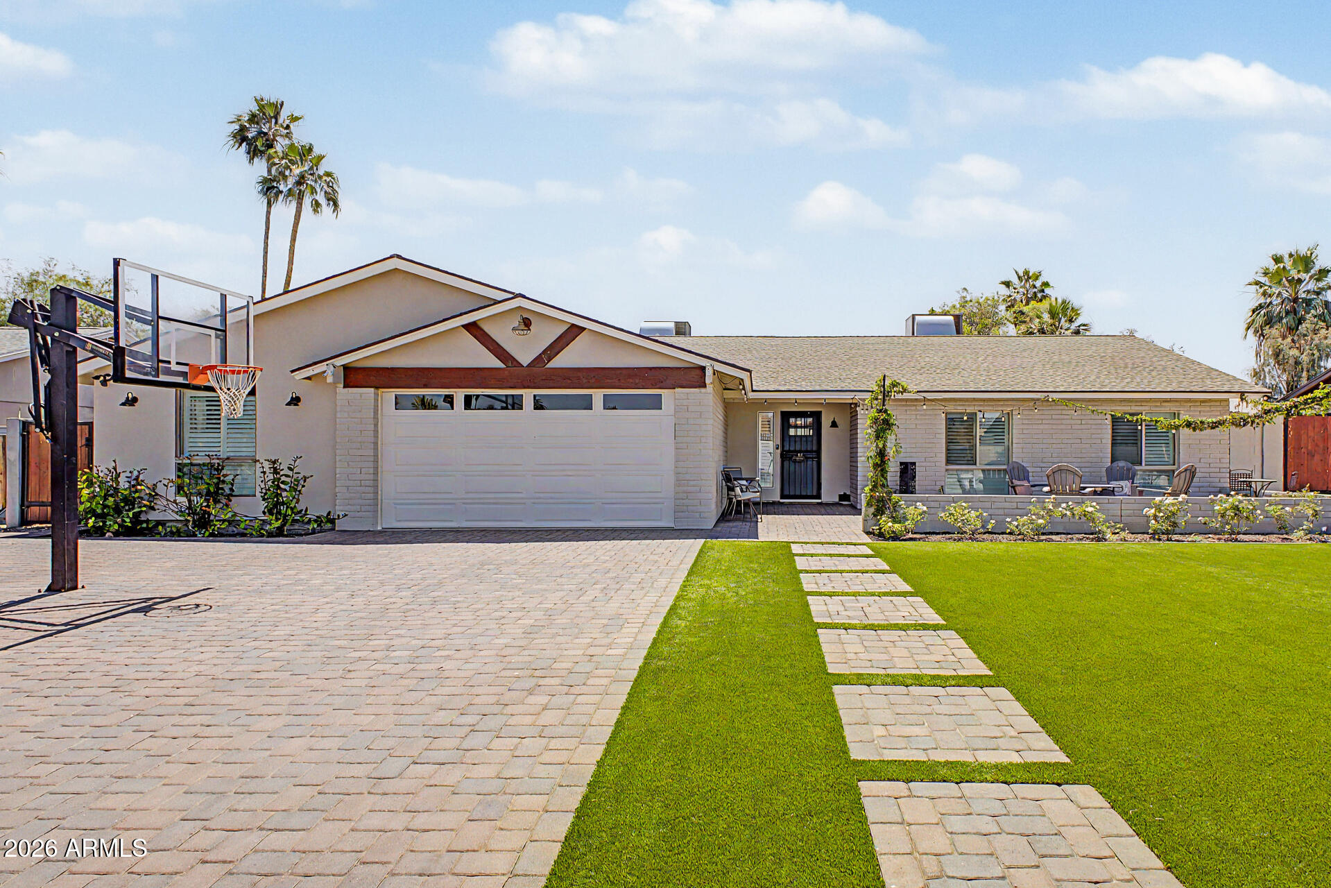 2631 E DESERT COVE Avenue