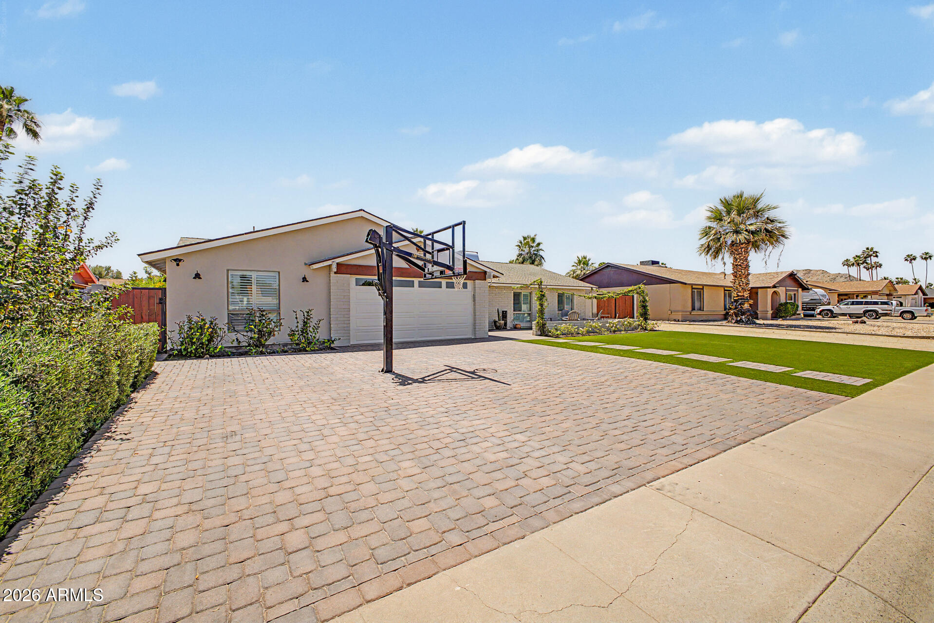 2631 E DESERT COVE Avenue