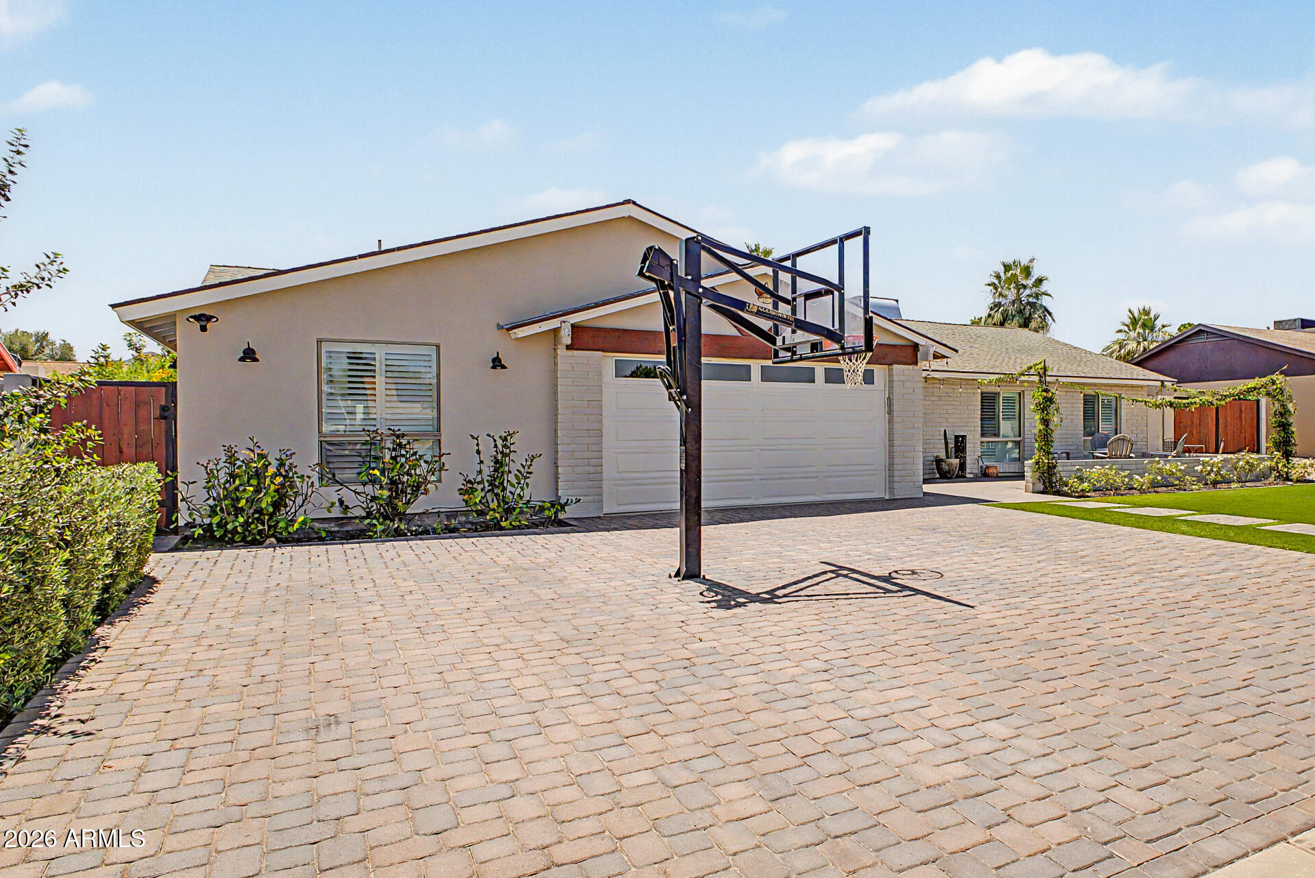 2631 E DESERT COVE Avenue