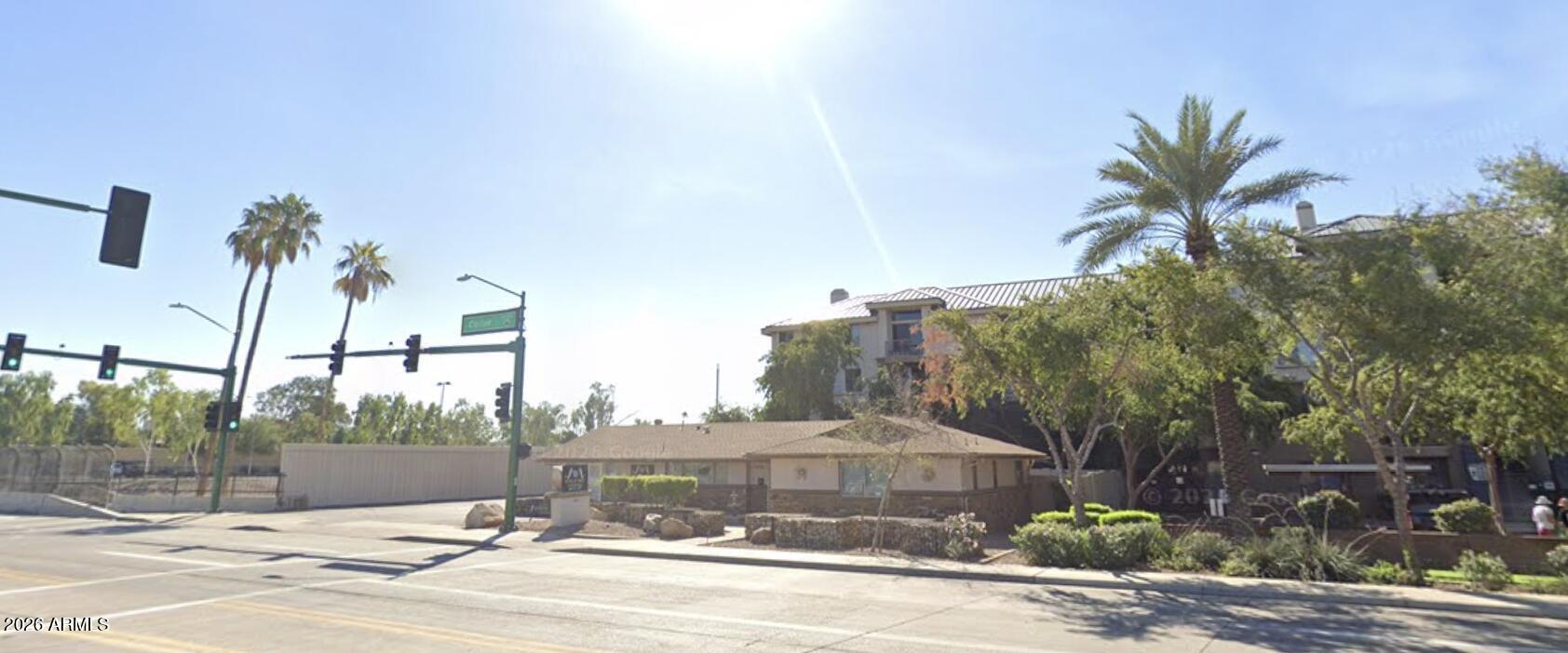 1711 E COLTER Street