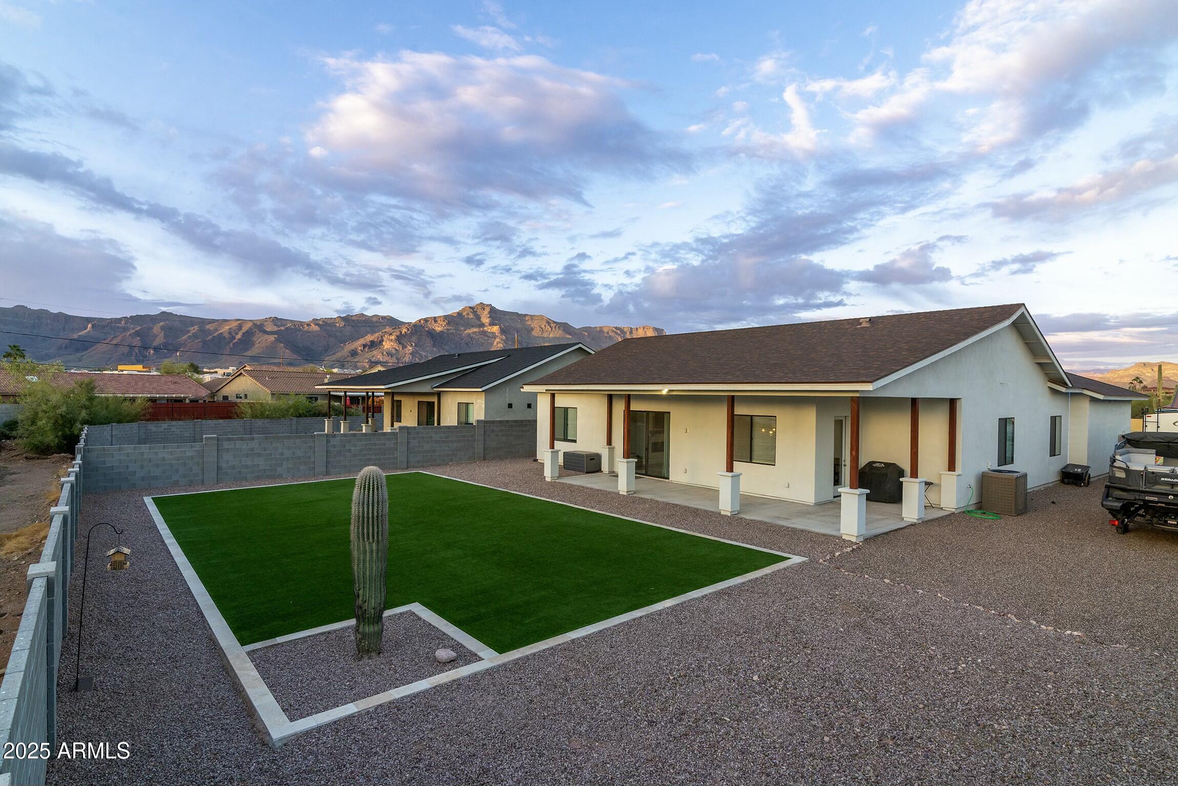 6244 S Flora Lane