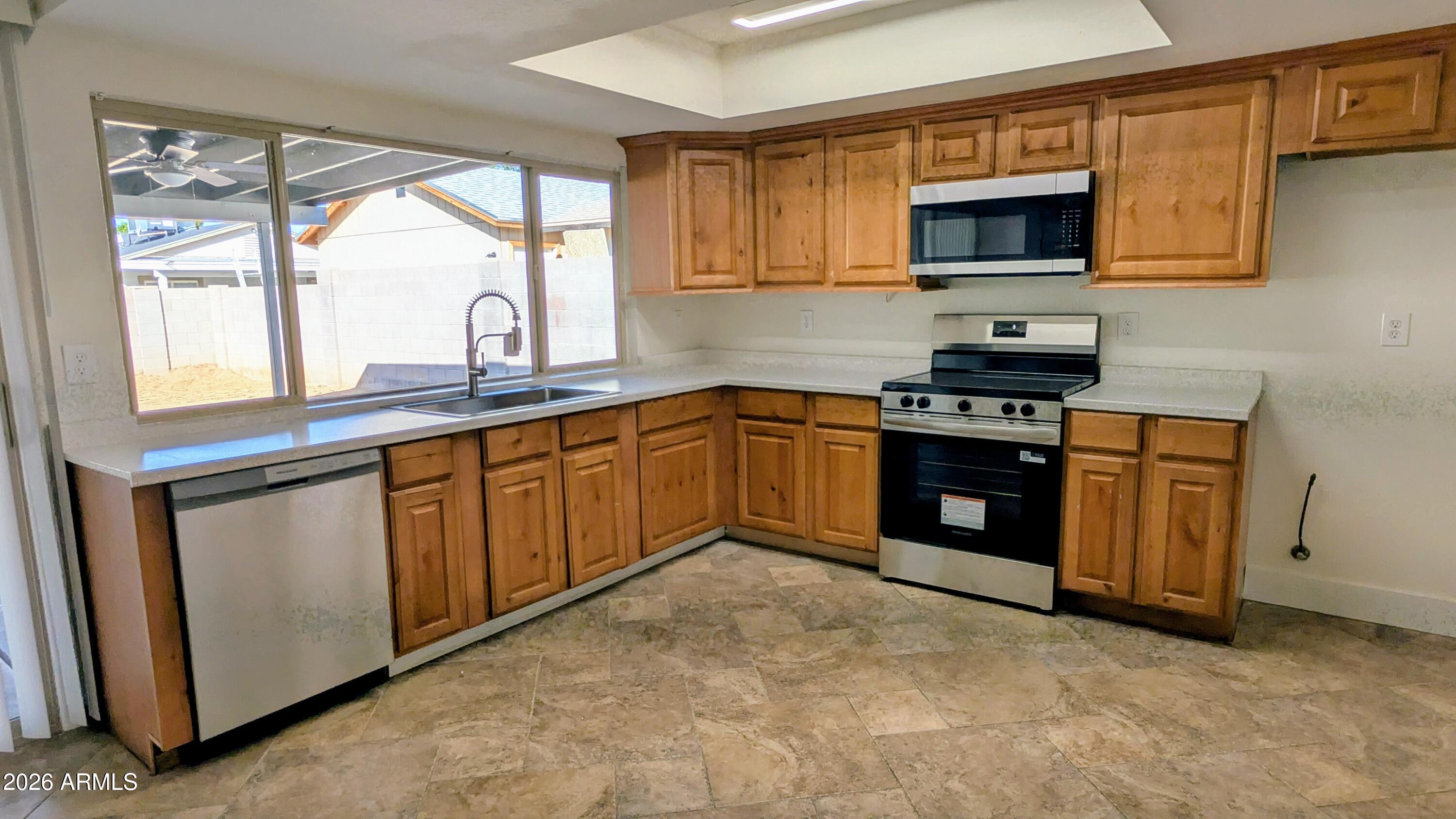 8332 W INDIANOLA Avenue