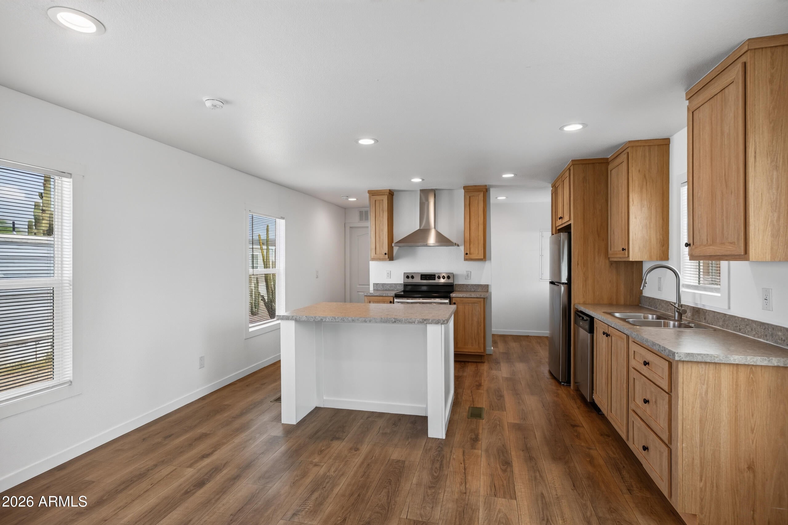 1325 W Silverlake Road 77