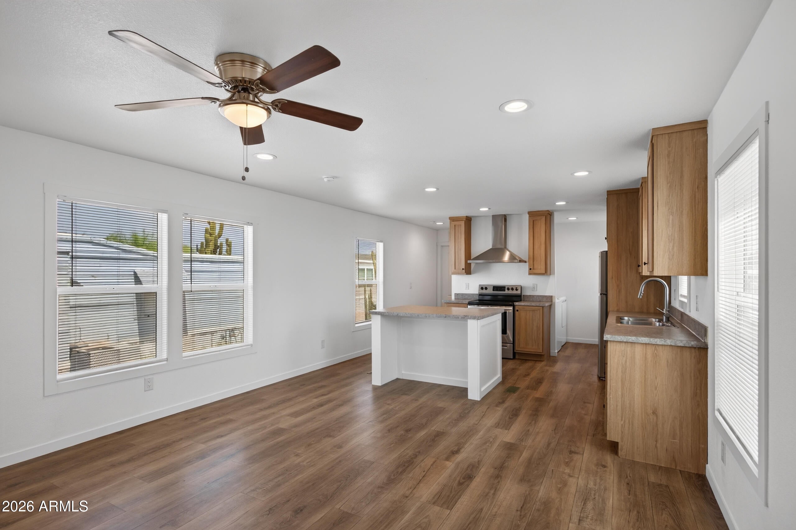 1325 W Silverlake Road 77
