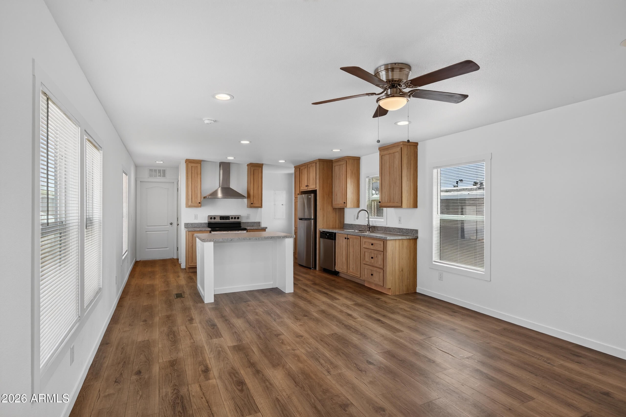 1325 W Silverlake Road 77