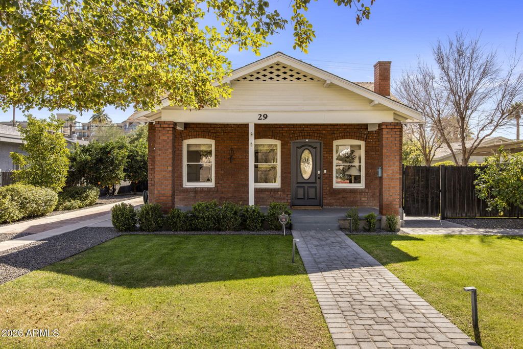 Photo of 29 W Wilshire Drive, Phoenix, AZ 85003 (MLS # 6980682)