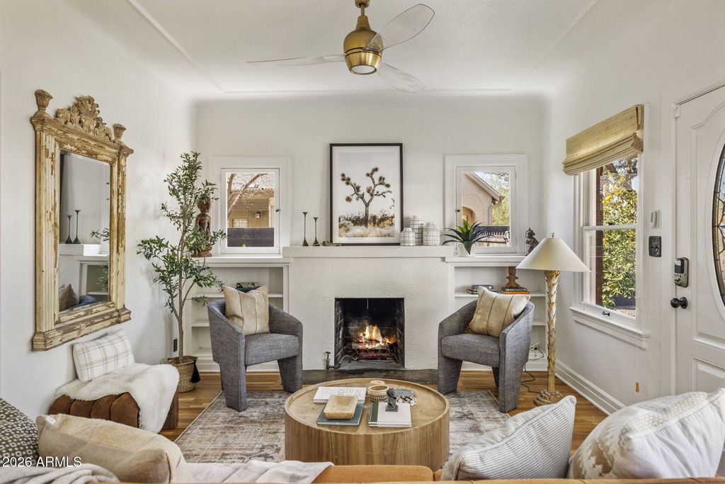 Photo of 29 W Wilshire Drive, Phoenix, AZ 85003 (MLS # 6980682)