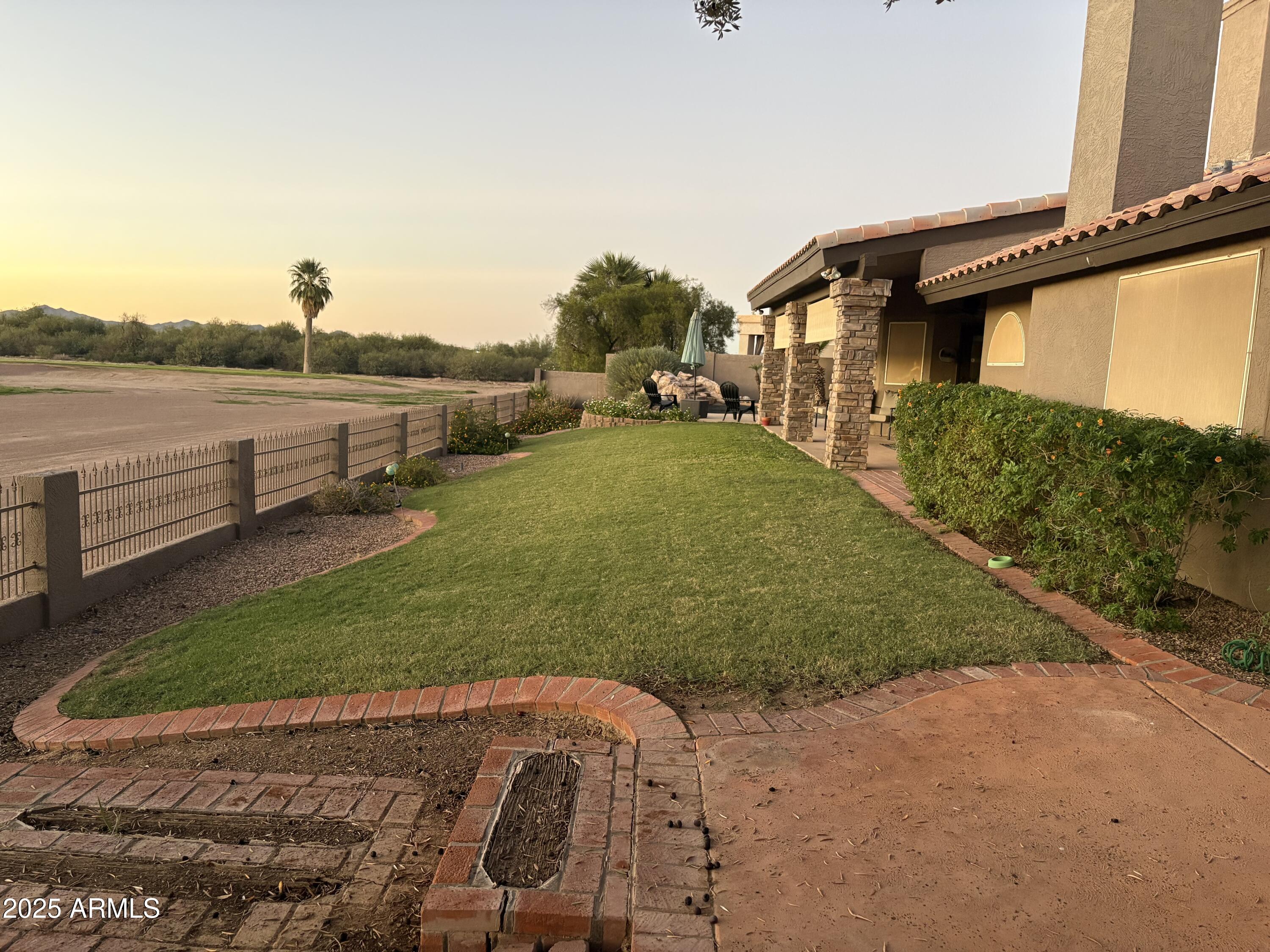 586 W CASA GRANDE LAKES Boulevard N