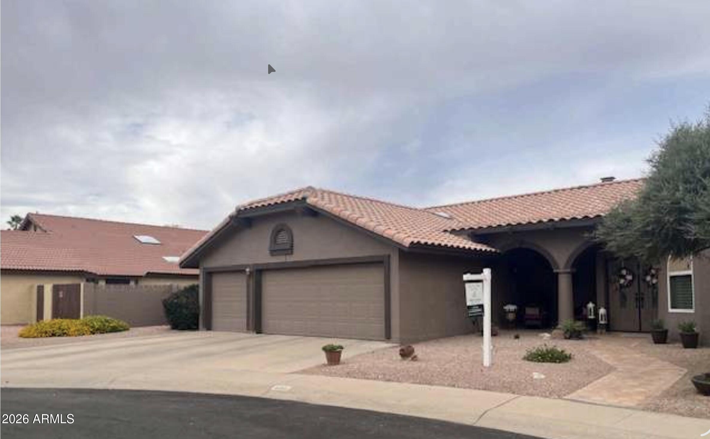 586 W CASA GRANDE LAKES Boulevard N