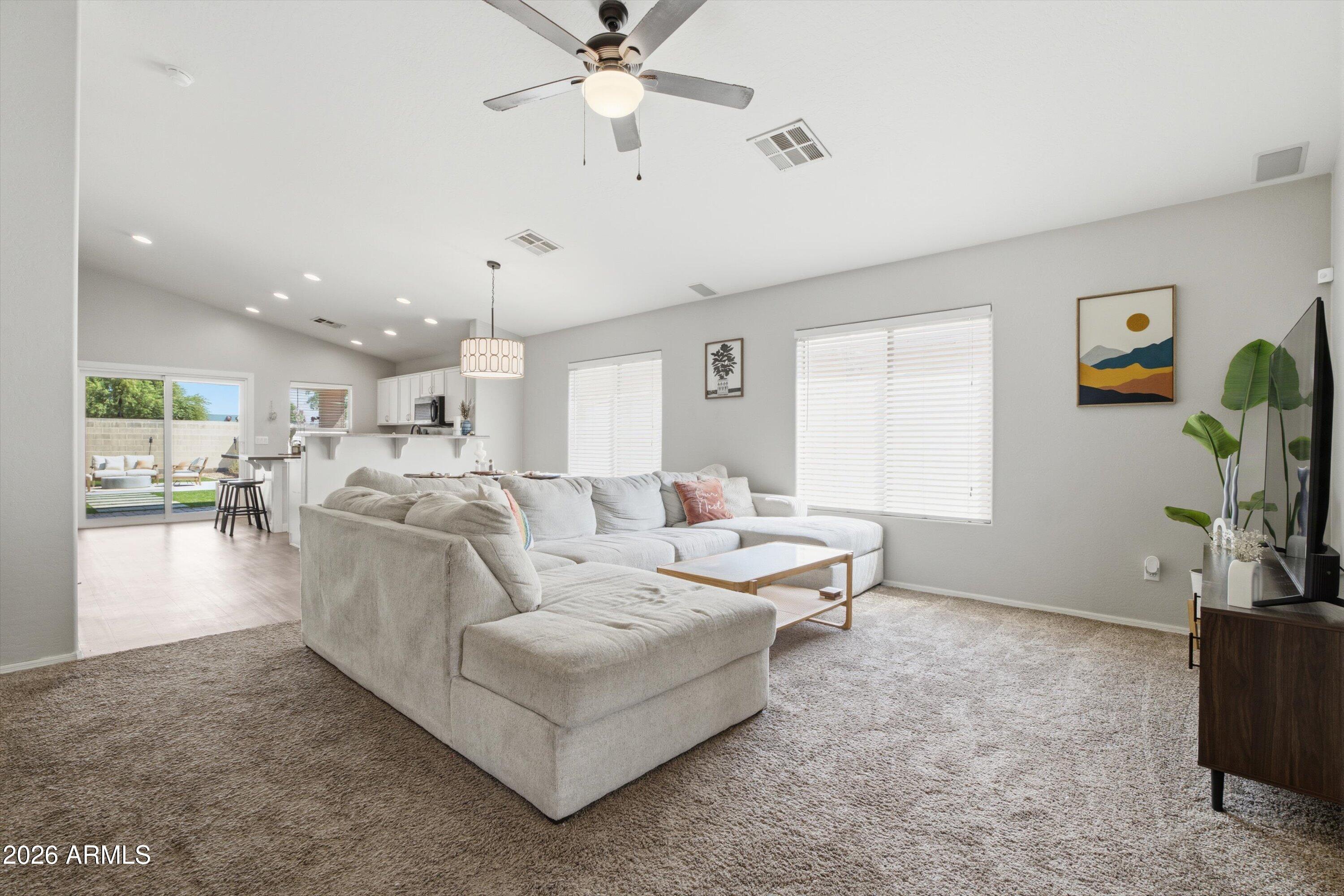 3336 E JOSEPH Way
