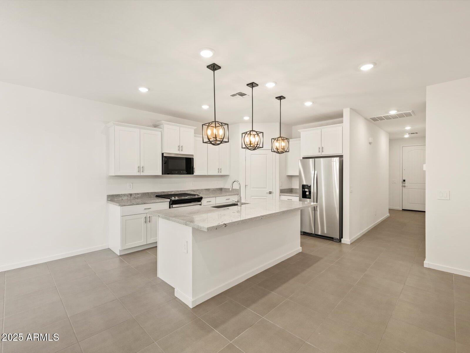 16015 W DESERT HOLLOW Drive